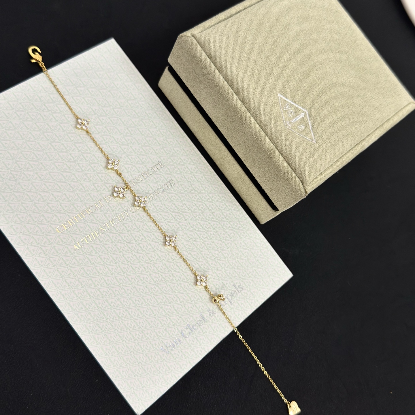 Van Cleef Arpels Alhambra bracelet yellow gold clear diamond 17cm