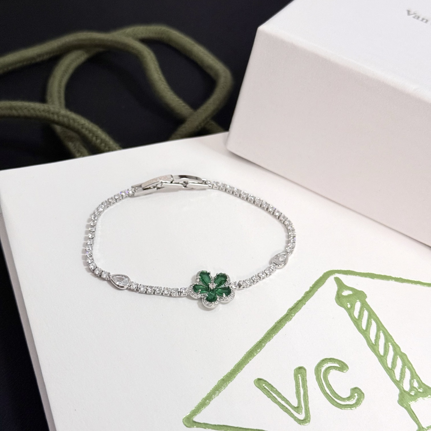 Van Cleef Arpels Frivole bracelet white gold emerald diamond 17cm