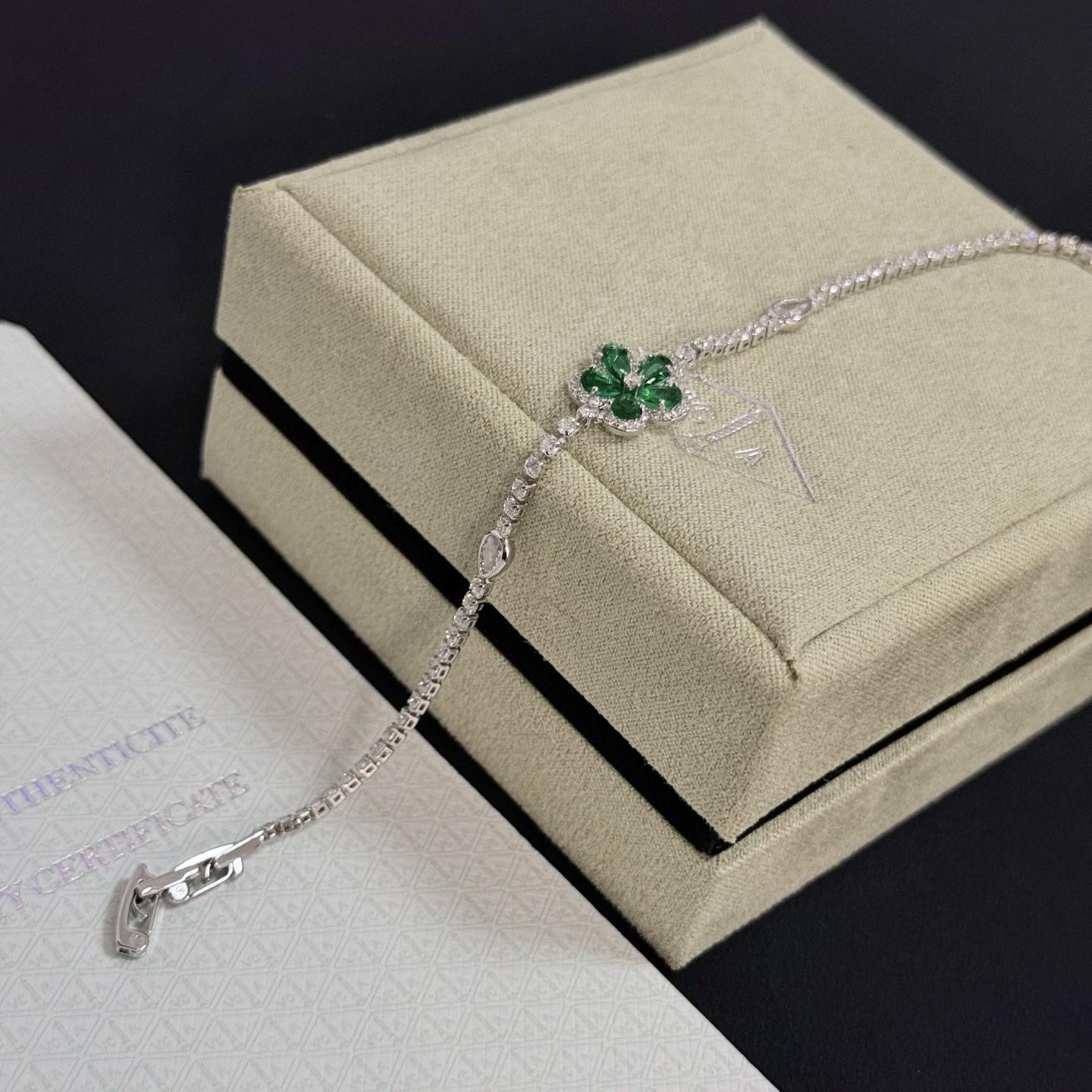 Van Cleef Arpels Frivole bracelet white gold emerald diamond 17cm