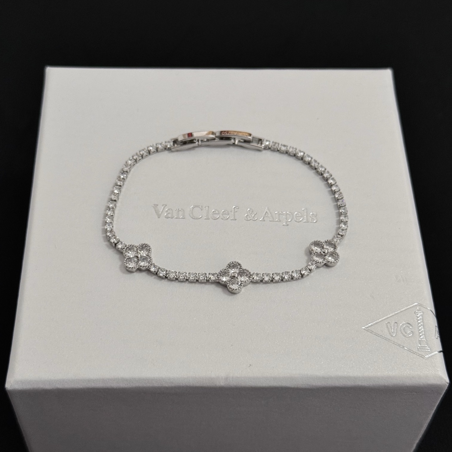 Van Cleef Arpels Alhambra bracelet white gold diamond 17cm