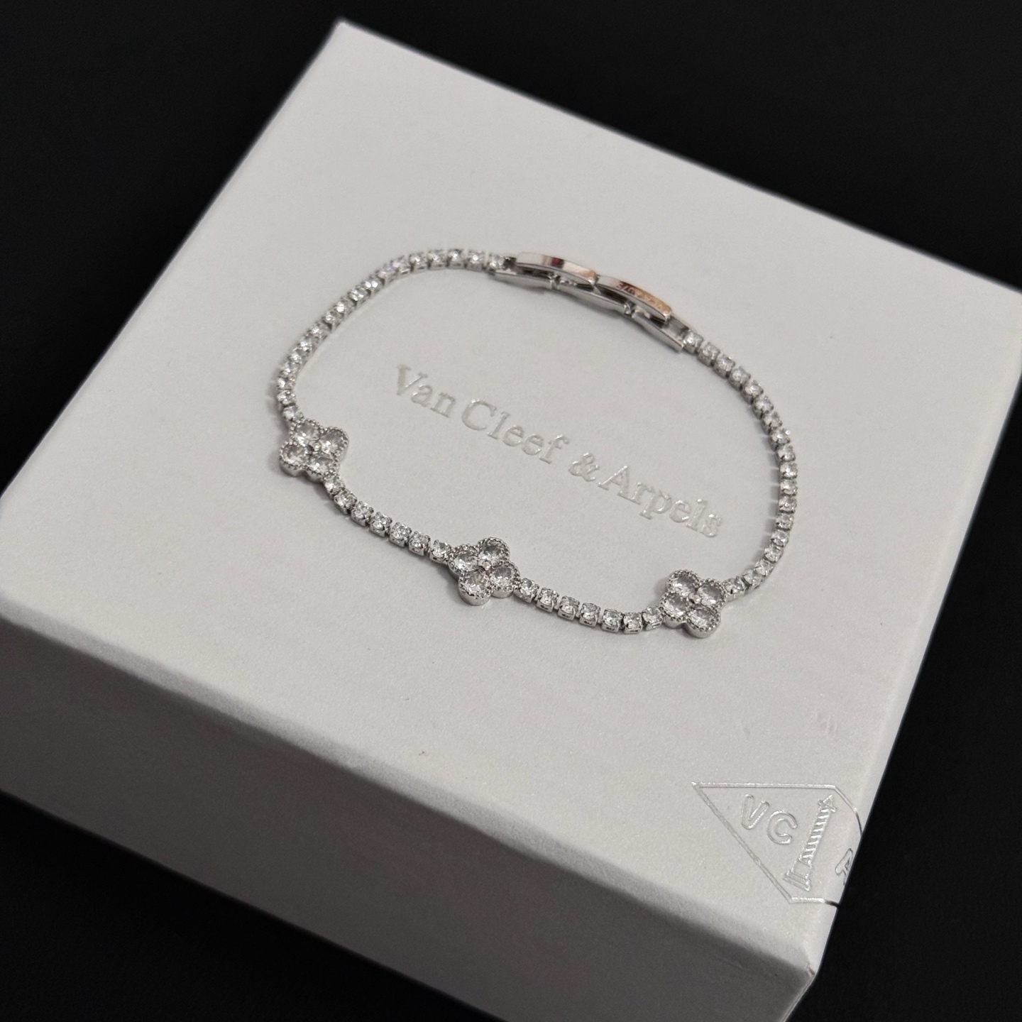 Van Cleef Arpels Alhambra bracelet white gold diamond 17cm
