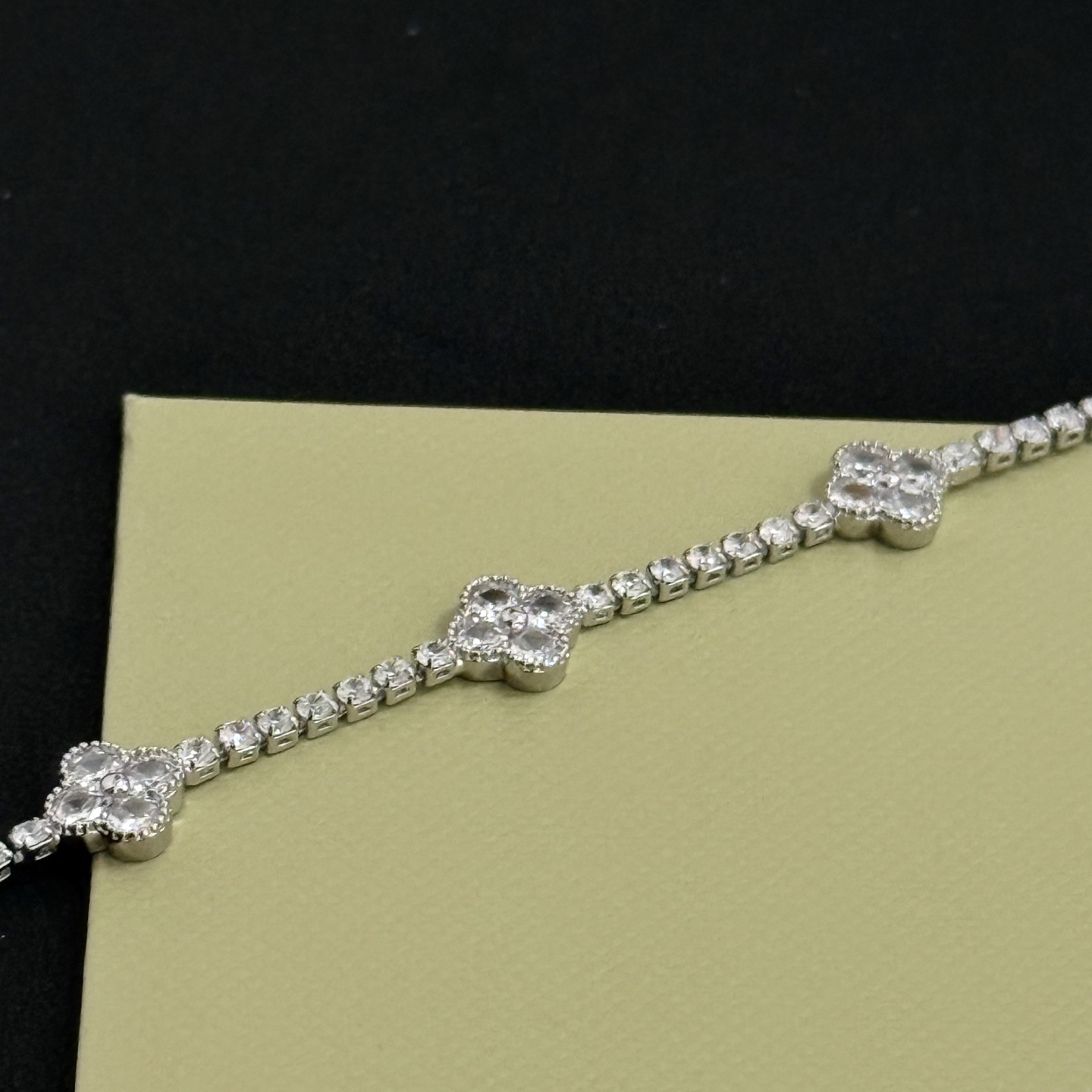 Van Cleef Arpels Alhambra bracelet white gold diamond 17cm