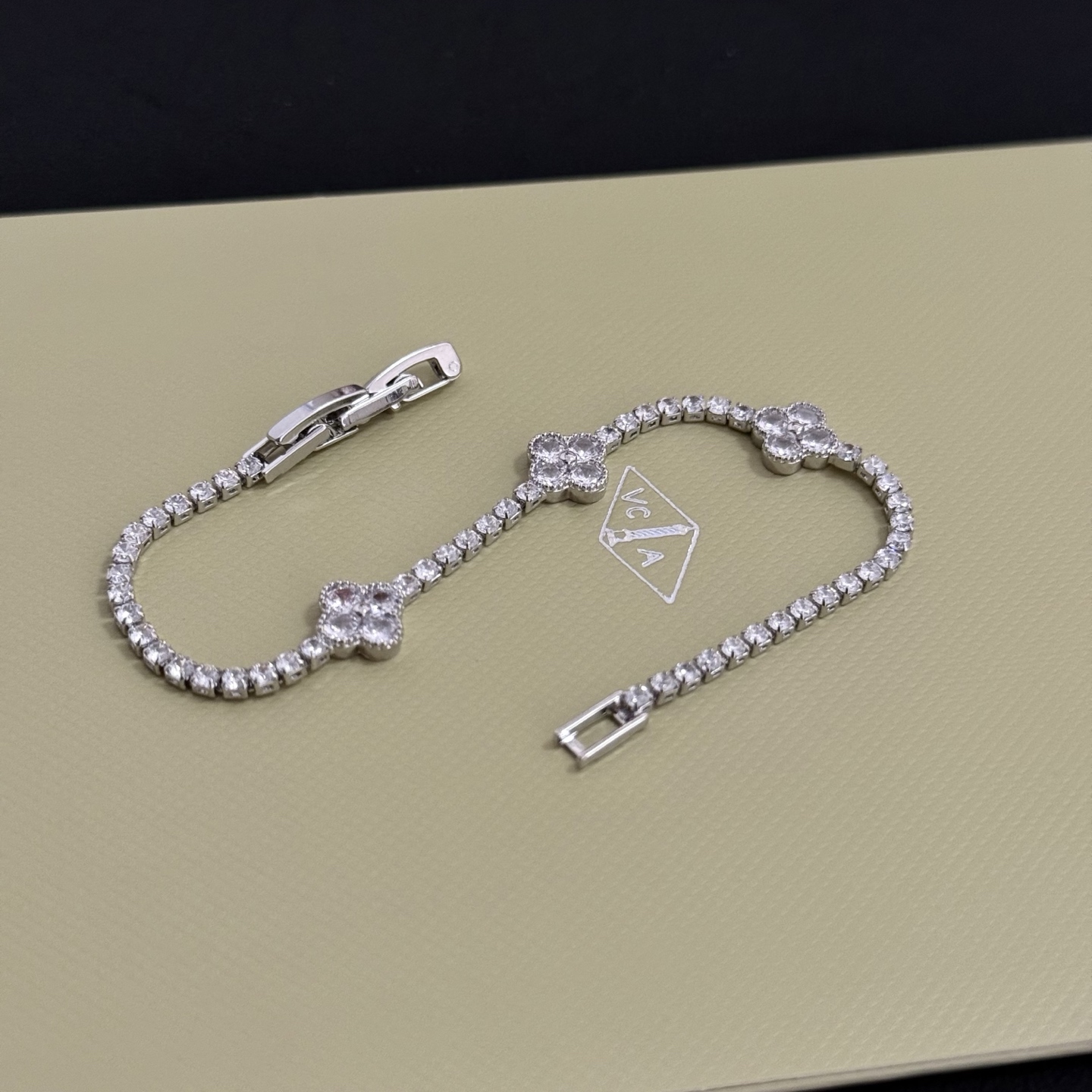 Van Cleef Arpels Alhambra bracelet white gold diamond 17cm