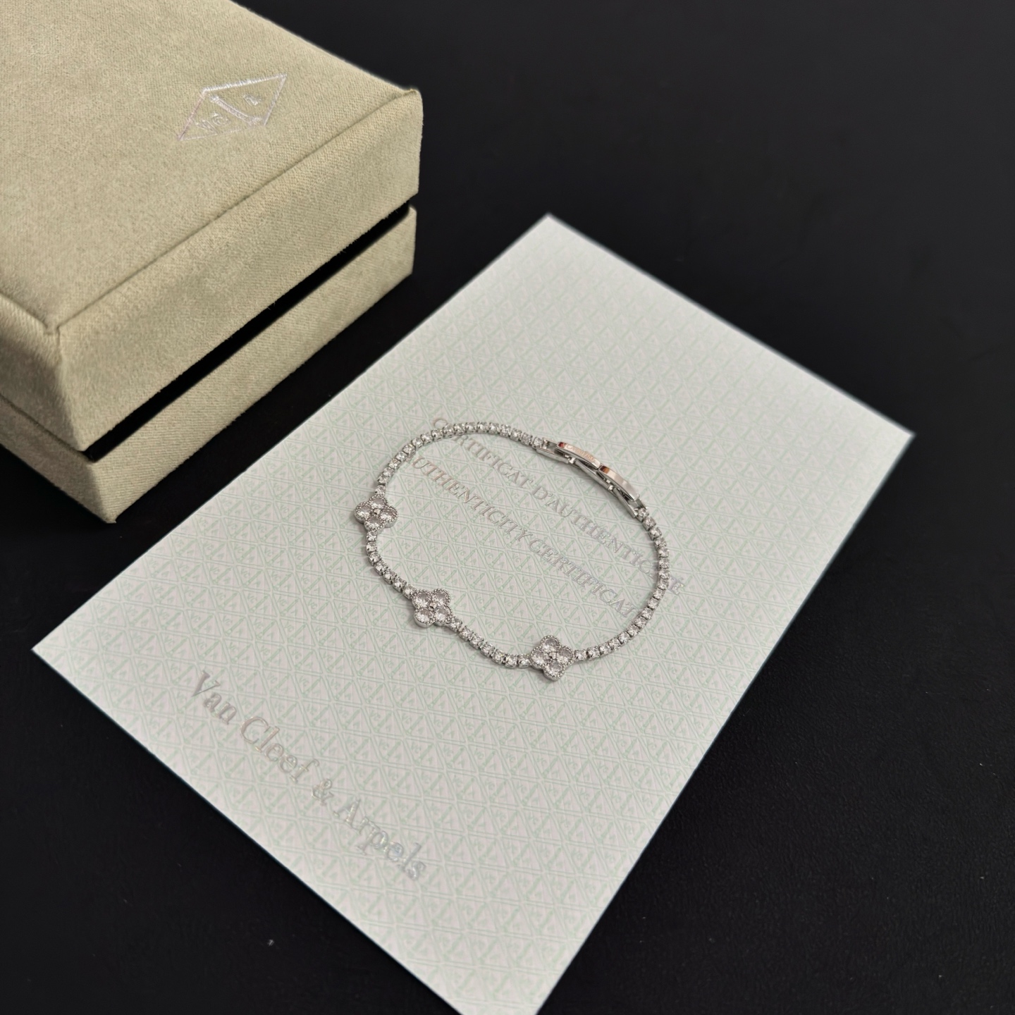 Van Cleef Arpels Alhambra bracelet white gold diamond 17cm