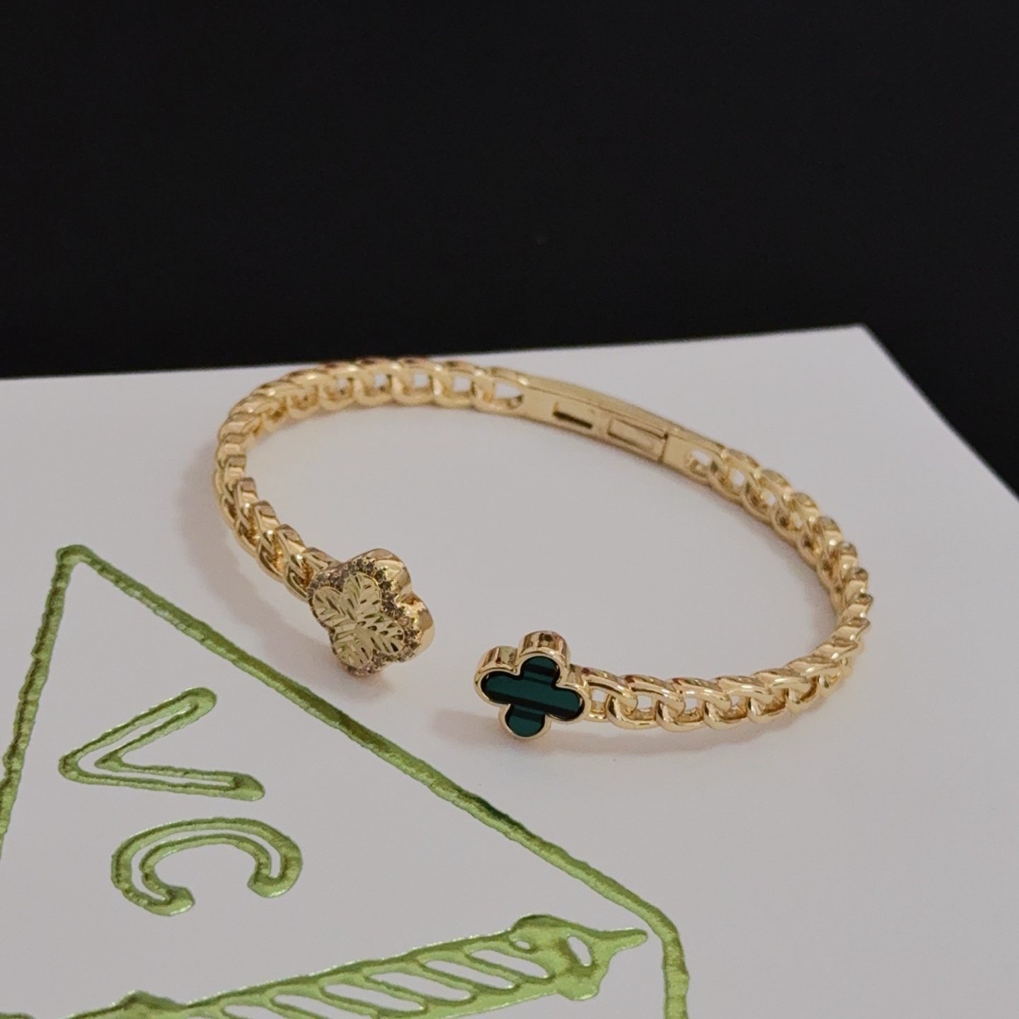 Van Cleef Arpels Alhambra bracelet Yellow gold malachite green clear diamond accents 17cm