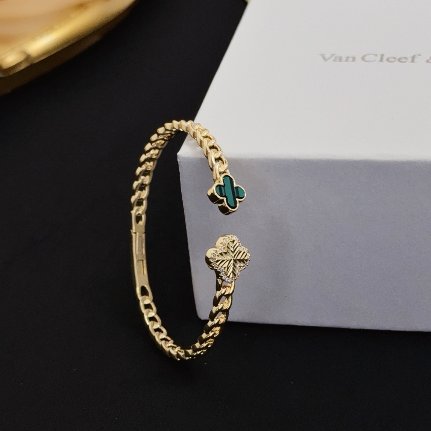 Van Cleef Arpels Alhambra bracelet Yellow gold malachite green clear diamond accents 17cm