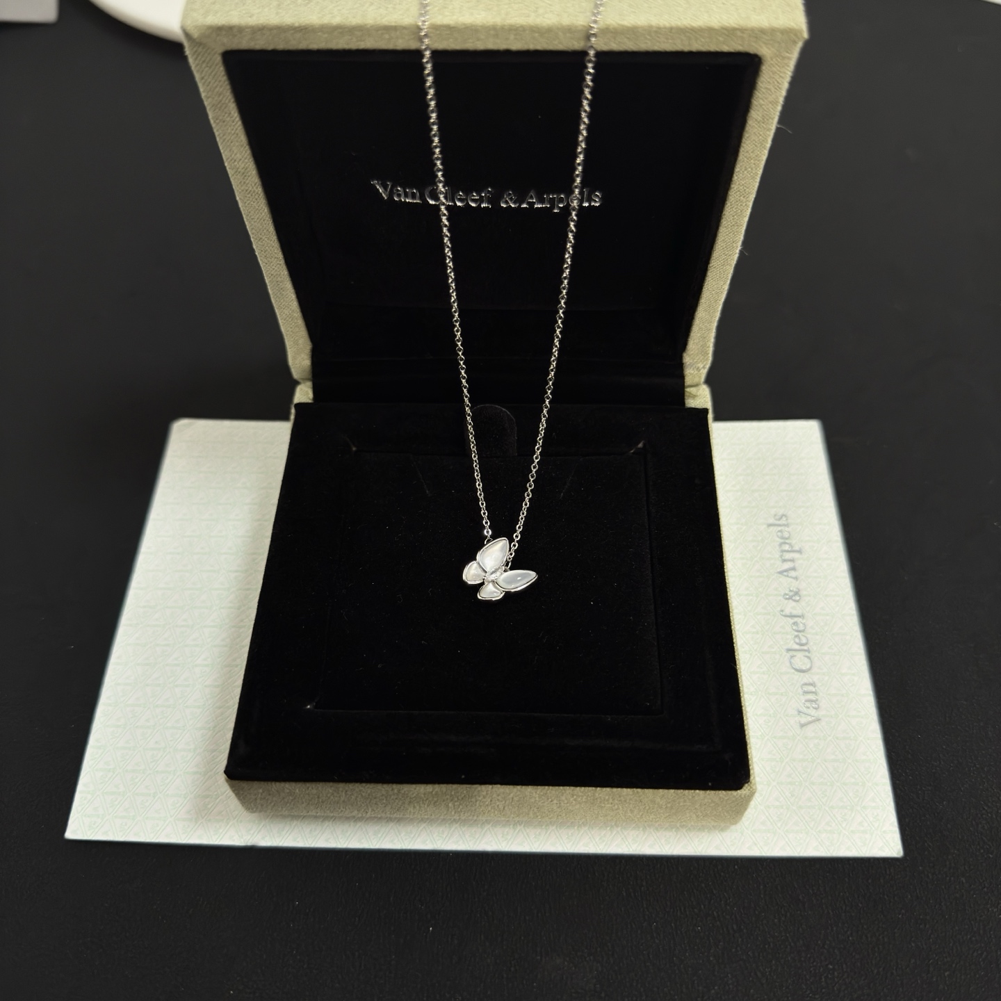 Van Cleef Arpels Two Butterfly necklace White gold metal with white mother-of-pearl inlay 42cm