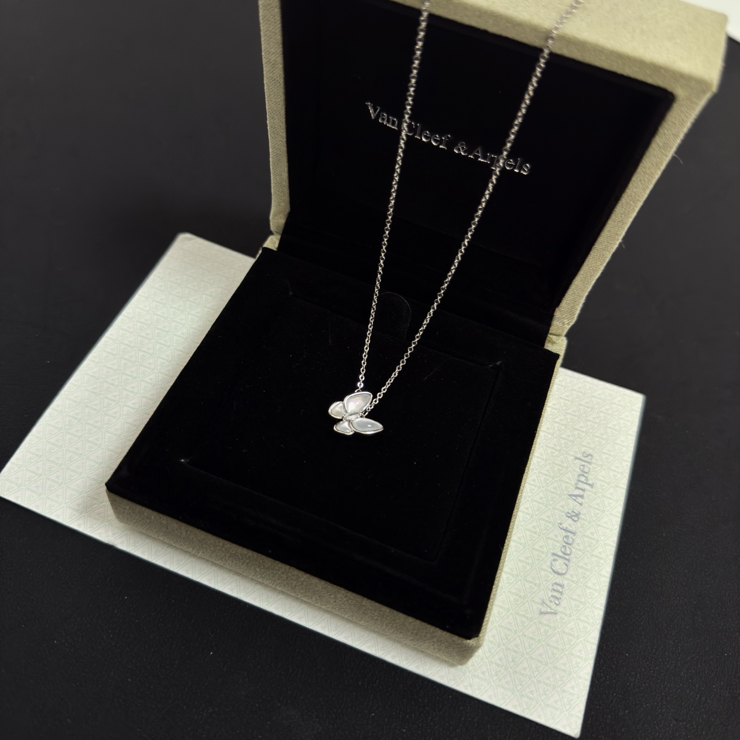 Van Cleef Arpels Two Butterfly necklace White gold metal with white mother-of-pearl inlay 42cm