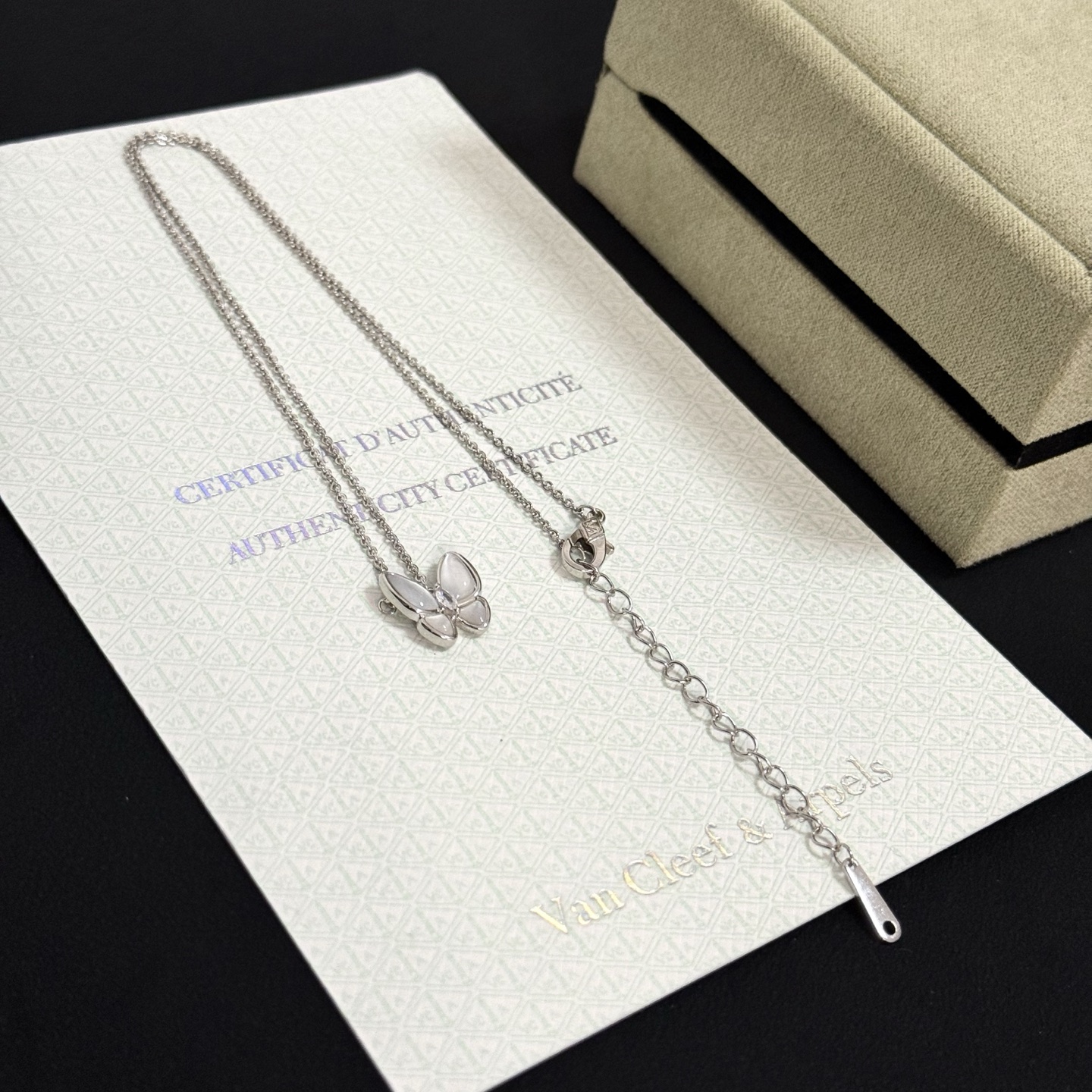 Van Cleef Arpels Two Butterfly necklace White gold metal with white mother-of-pearl inlay 42cm