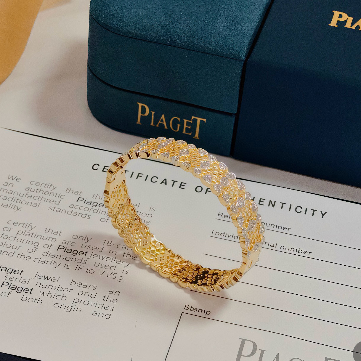 Piaget Serpenti Viper bracelet 18k yellow gold with clear diamond accents 17cm inner circumference