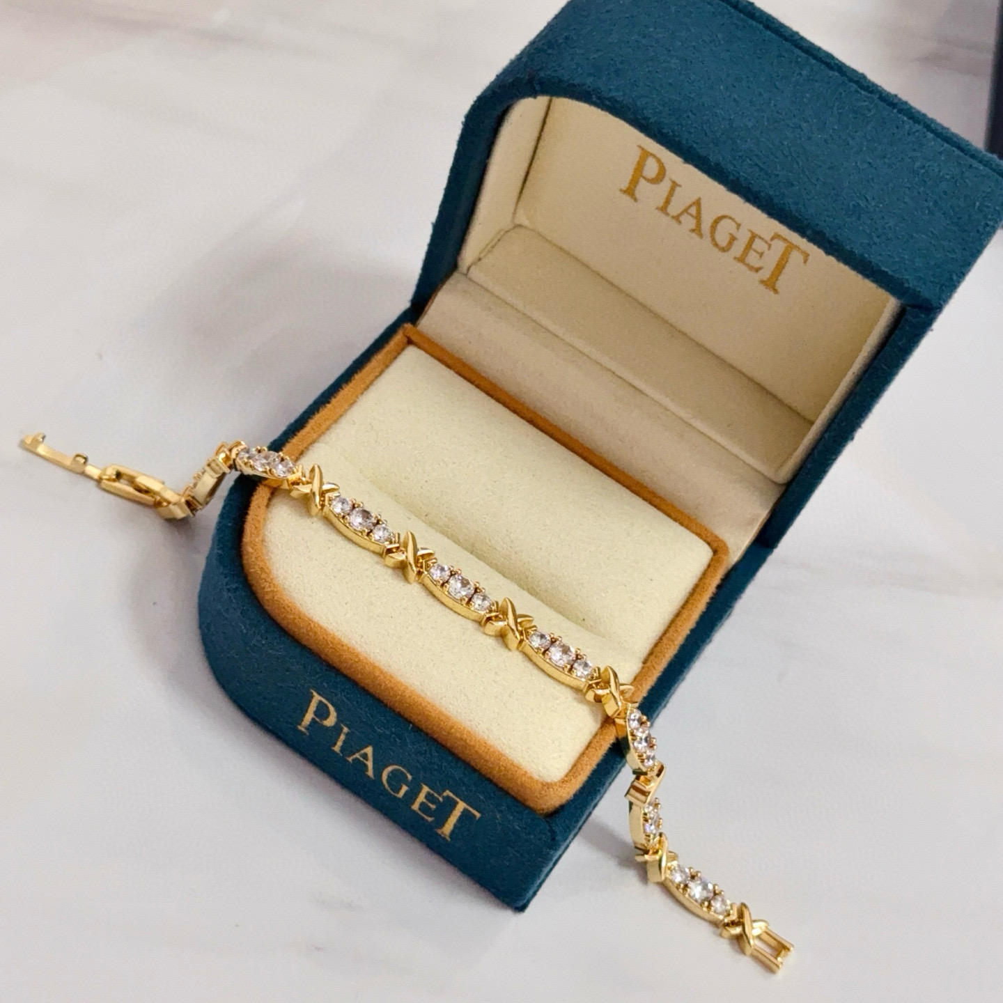 Piaget X Link Diamond Bracelet bracelet Yellow gold with clear white diamonds 18cm