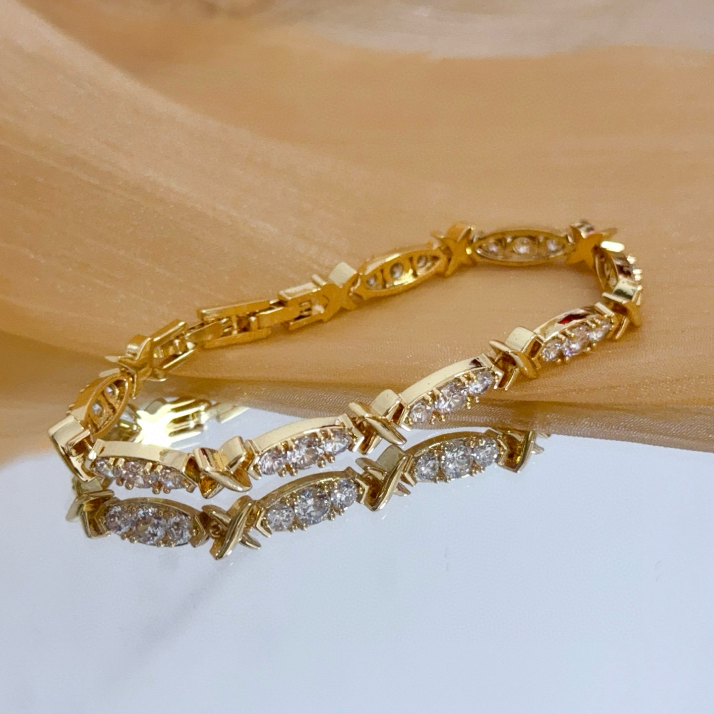 Piaget X Link Diamond Bracelet bracelet Yellow gold with clear white diamonds 18cm