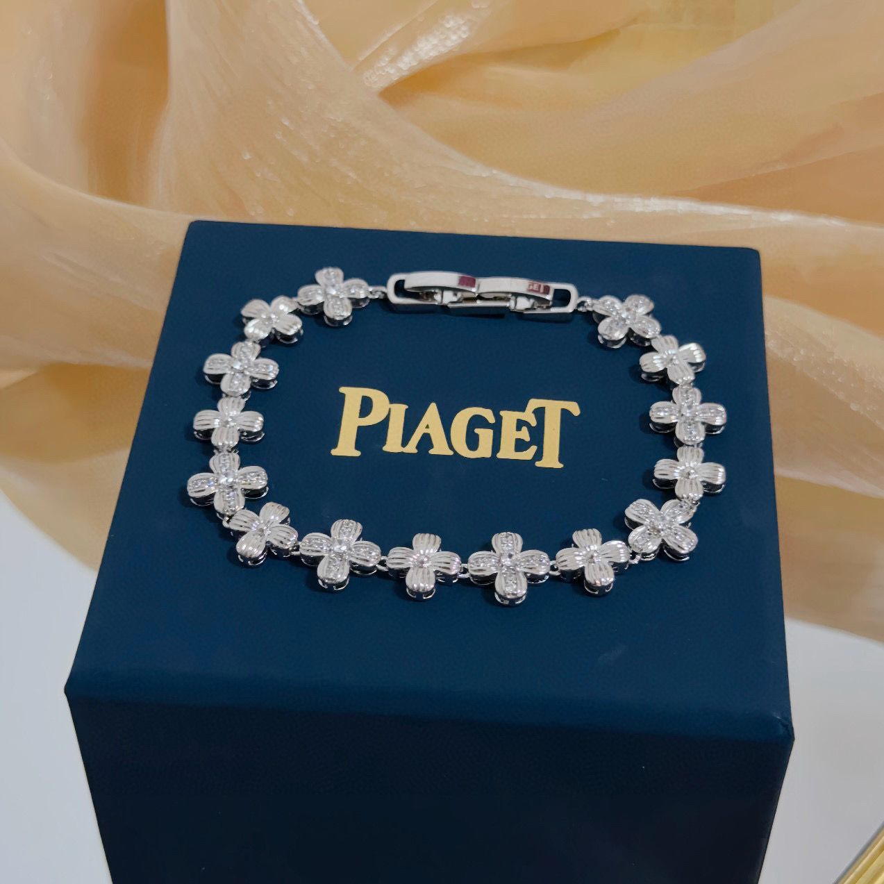 Piaget Rose bracelet 18k white gold with diamond accents 17cm