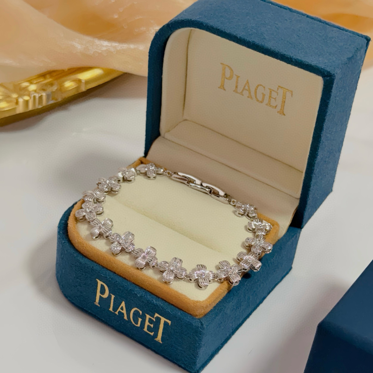 Piaget Rose bracelet 18k white gold with diamond accents 17cm