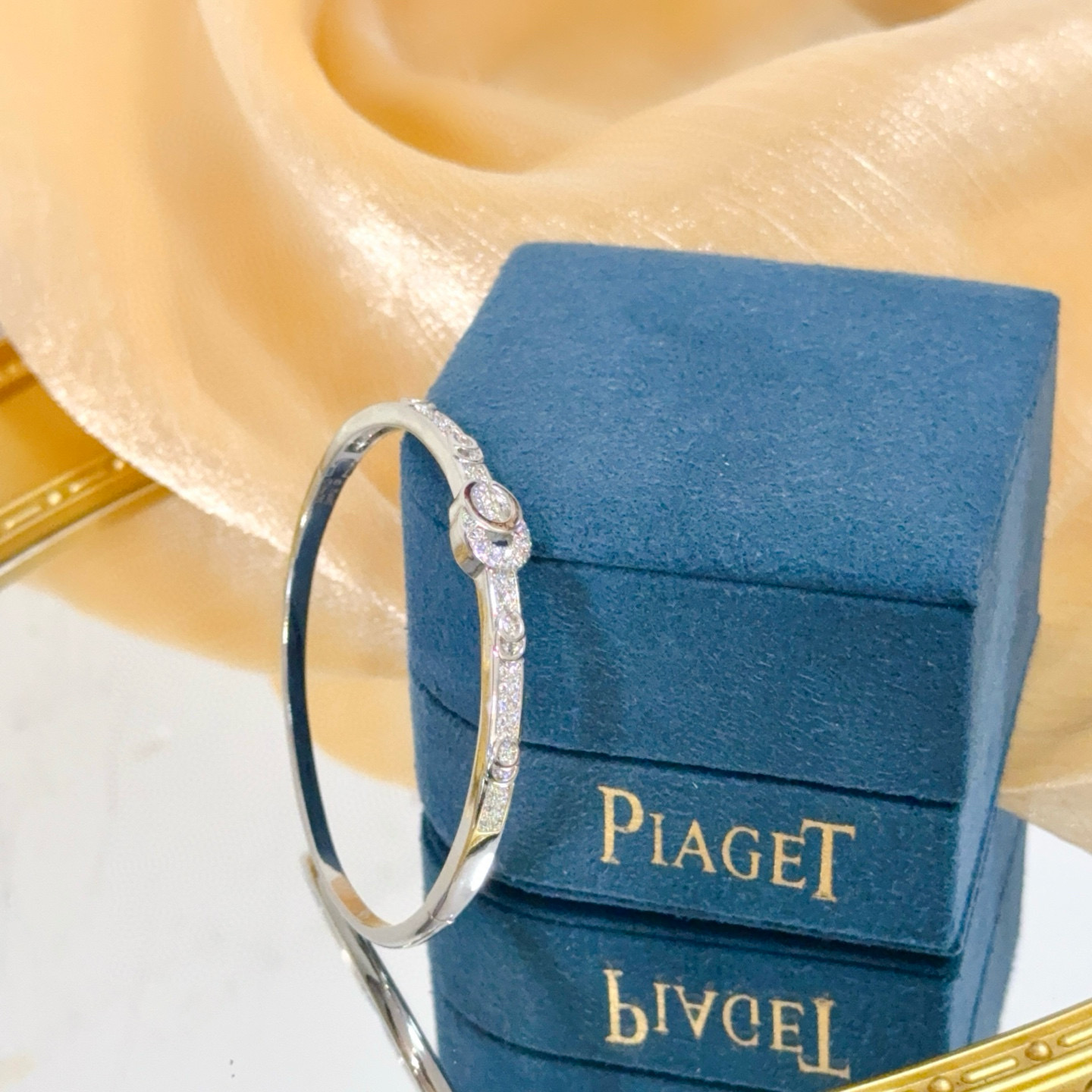 Piaget Possession bracelet 18k white gold with pave set clear diamonds 16cm inner circumference