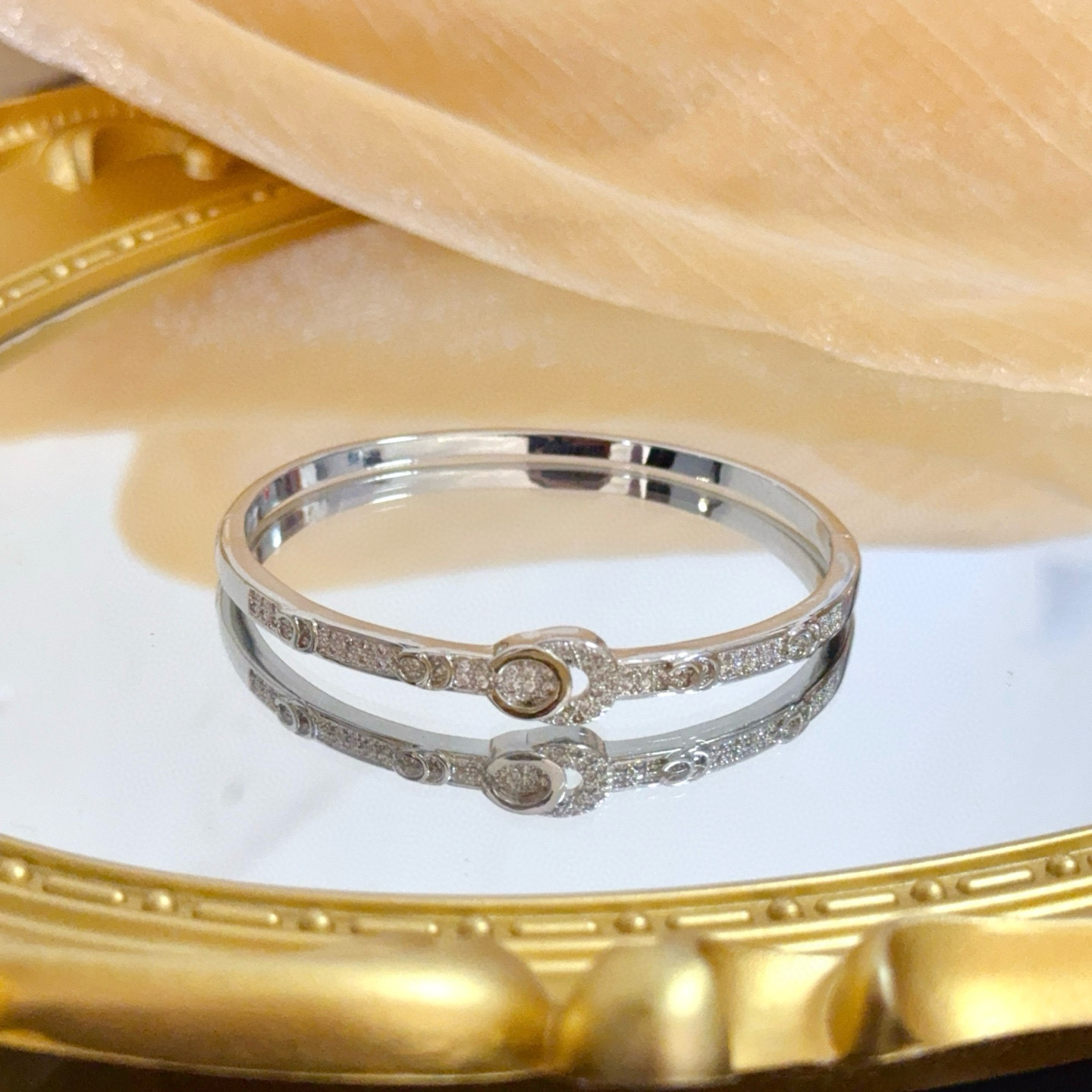 Piaget Possession bracelet 18k white gold with pave set clear diamonds 16cm inner circumference