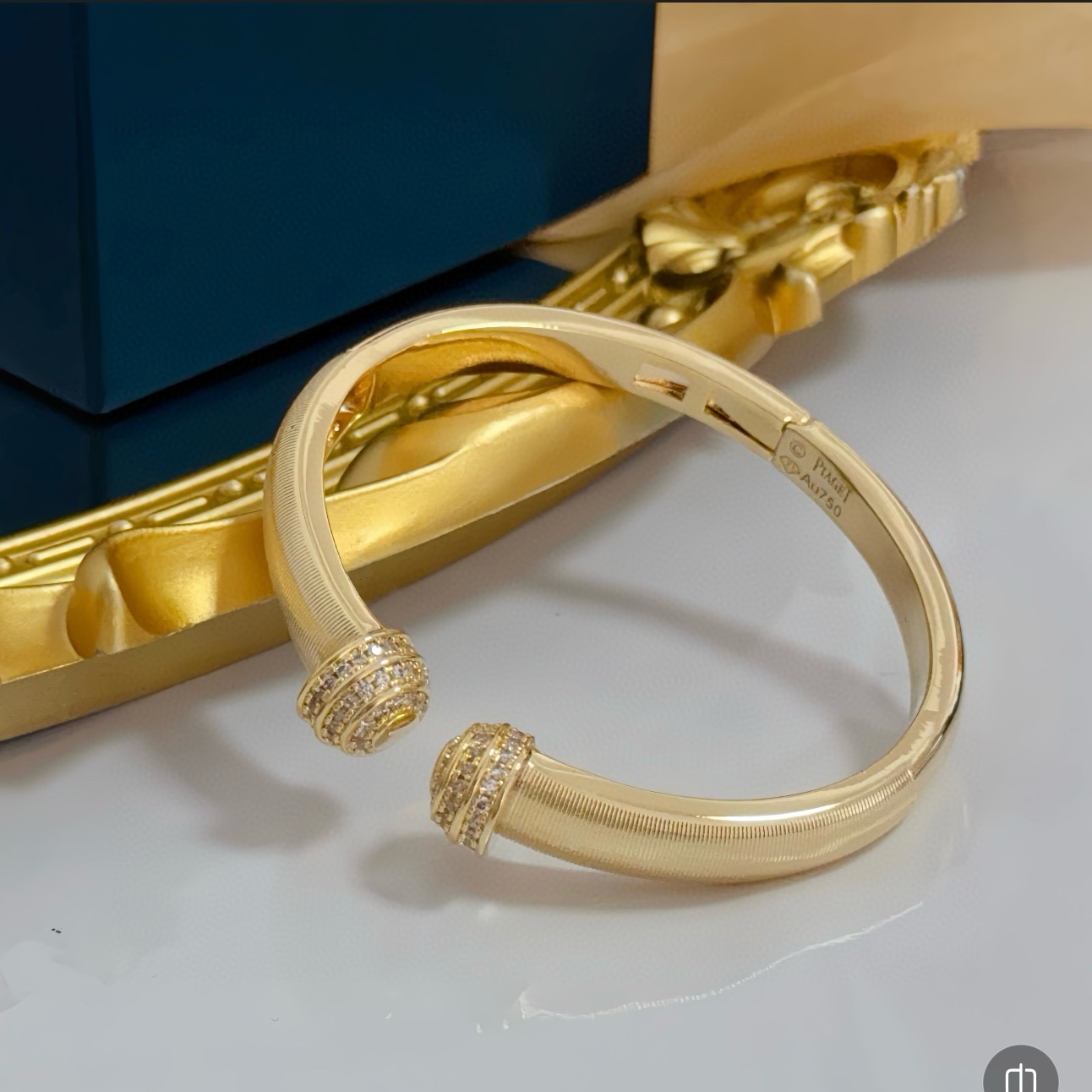 Piaget Possession bracelet yellow gold with clear diamond accents 16cm inner circumference