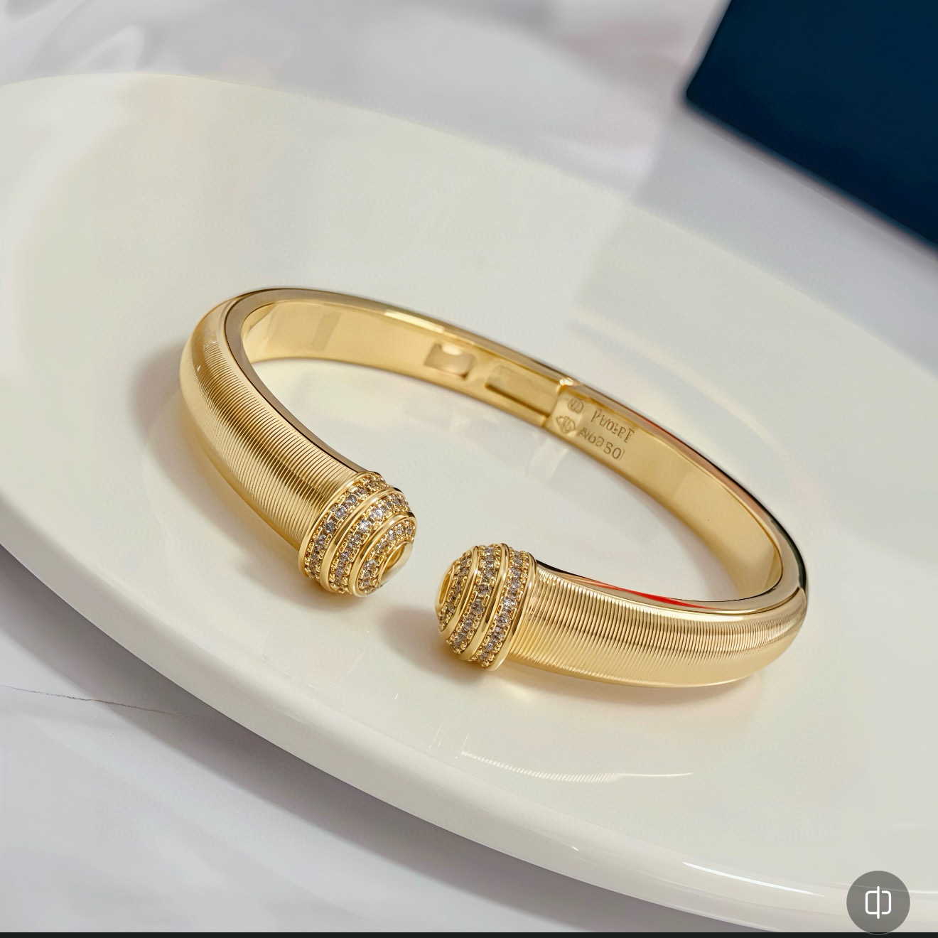 Piaget Possession bracelet yellow gold with clear diamond accents 16cm inner circumference