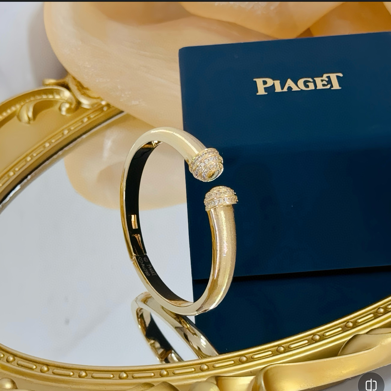 Piaget Possession bracelet yellow gold with clear diamond accents 16cm inner circumference