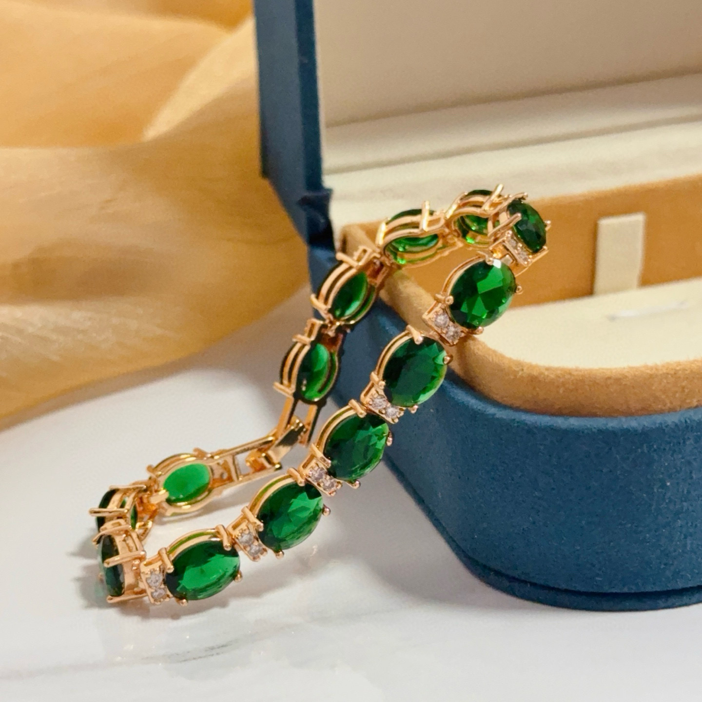 Piaget Oval Green Gemstone Line Bracelet bracelet 18k rose gold vivid green oval gemstones colorless accent diamonds 18cm