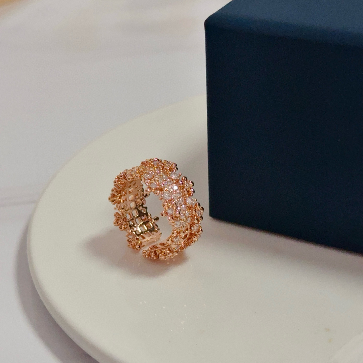 Piaget Sunlight Escape ring rose gold with clear diamond pave adjustable open band