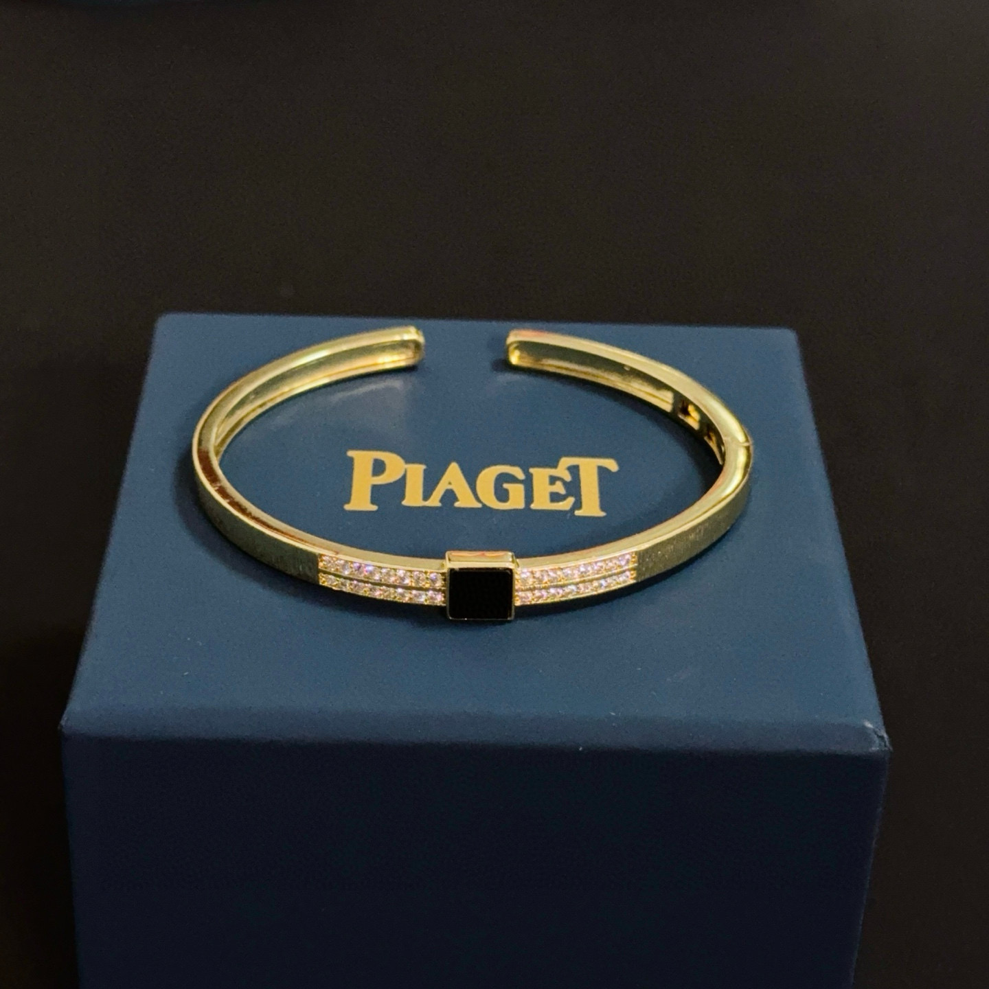 Piaget Possession bracelet Yellow gold with black onyx and clear diamond accents 17cm