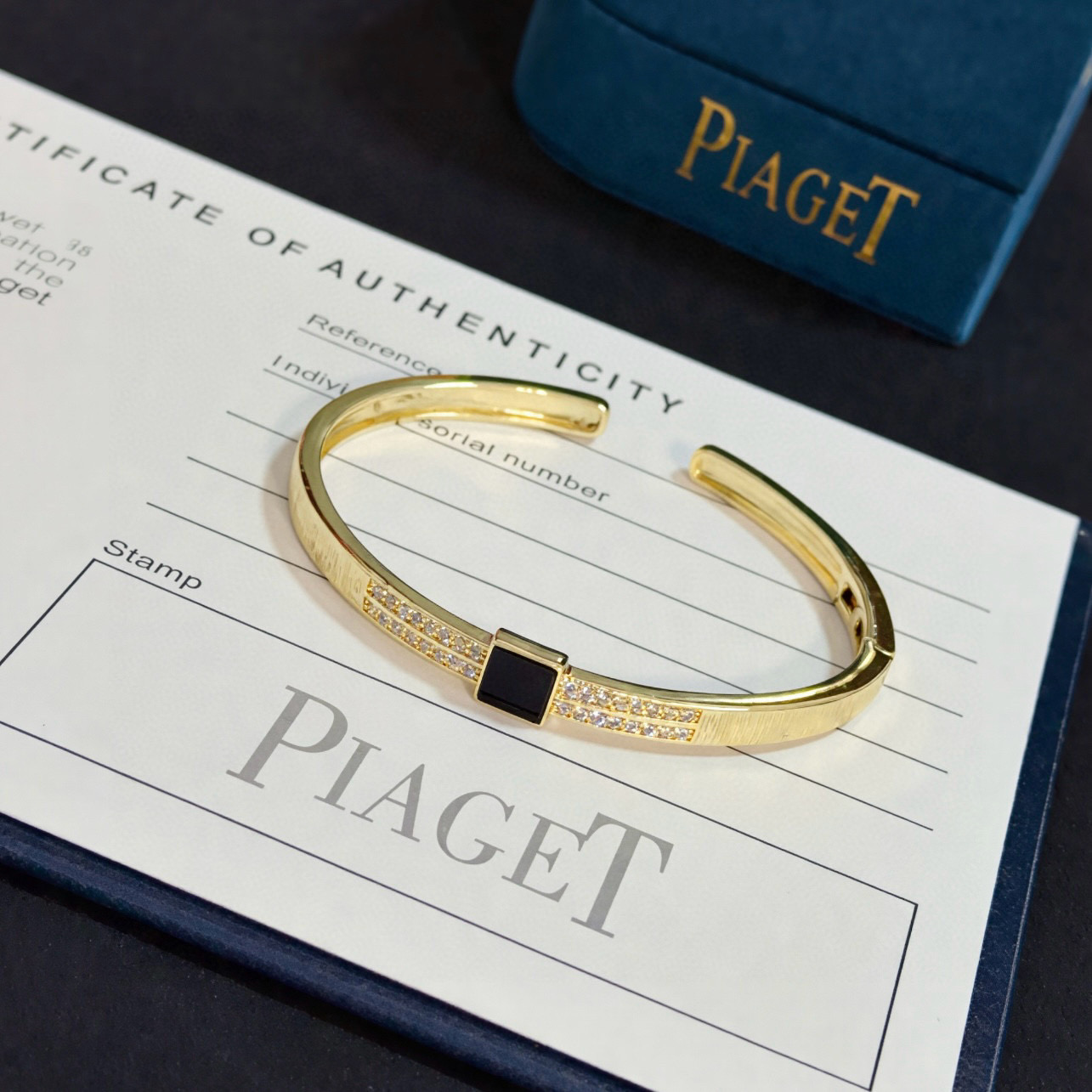Piaget Possession bracelet Yellow gold with black onyx and clear diamond accents 17cm