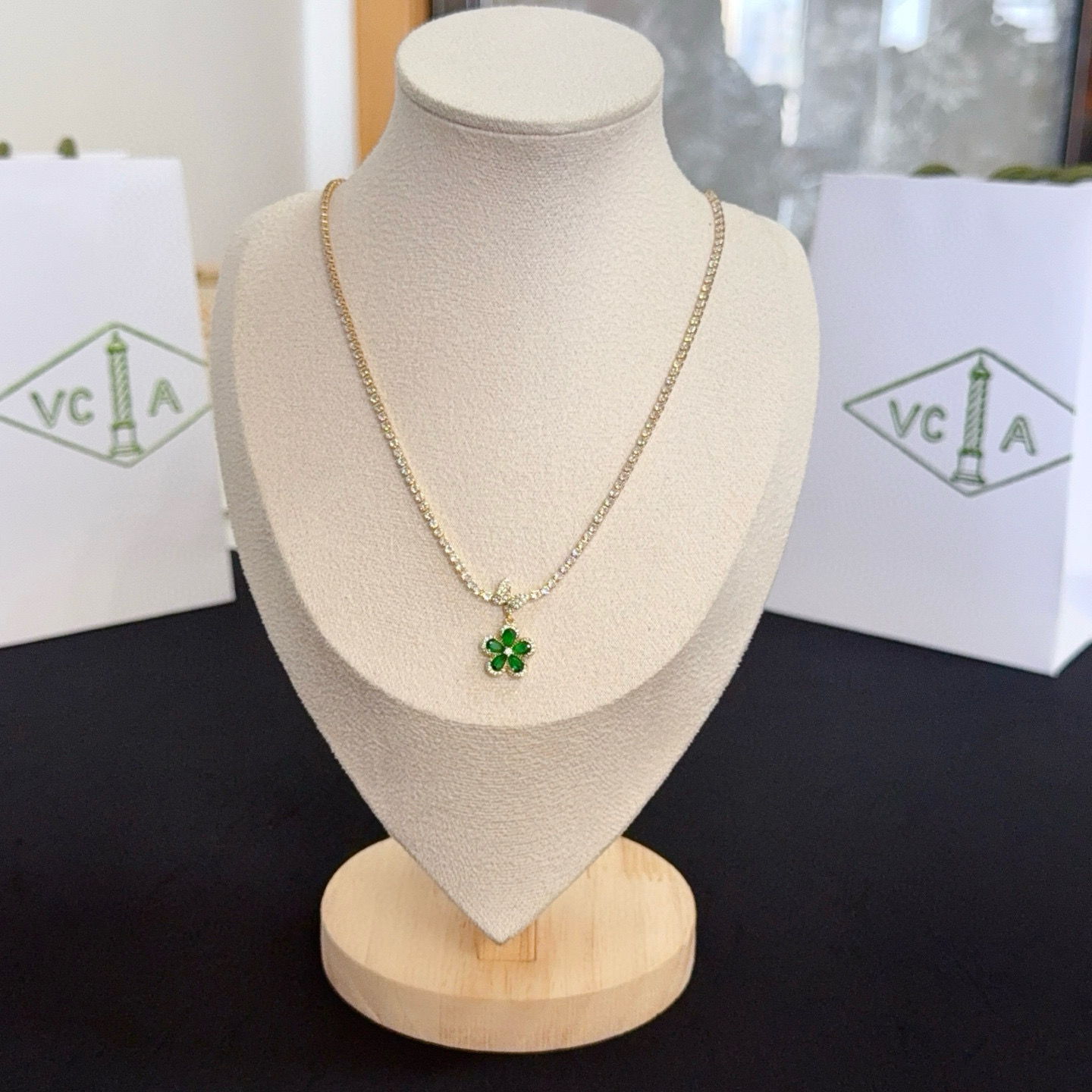 Van Cleef Arpels Alhambra necklace rose gold metal green gemstone clear diamond accents 42cm