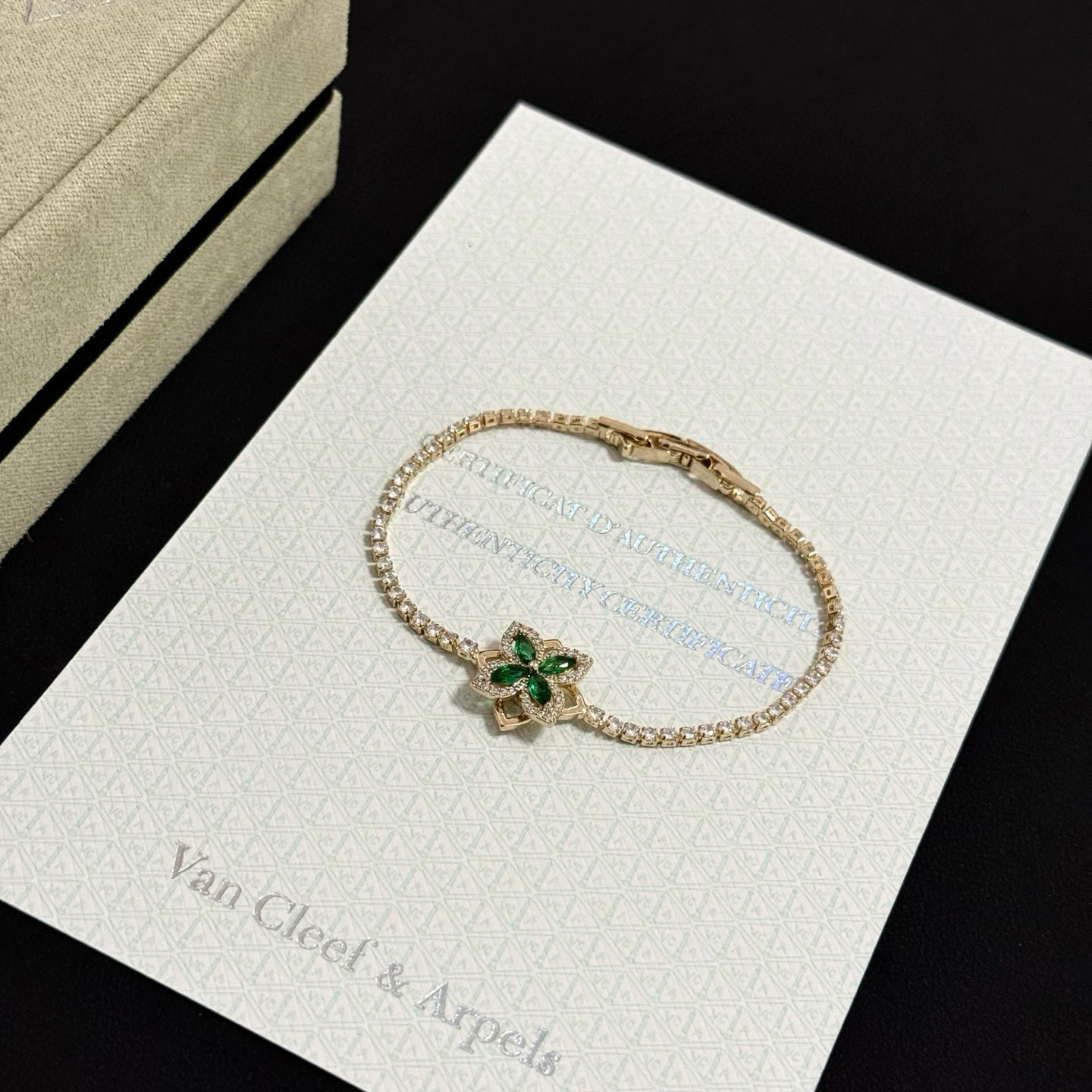 Van Cleef Arpels Four-leaf Clover bracelet gold metal with green gemstones and clear diamonds 17cm