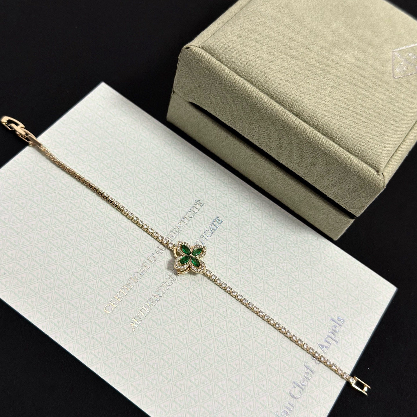 Van Cleef Arpels Four-leaf Clover bracelet gold metal with green gemstones and clear diamonds 17cm
