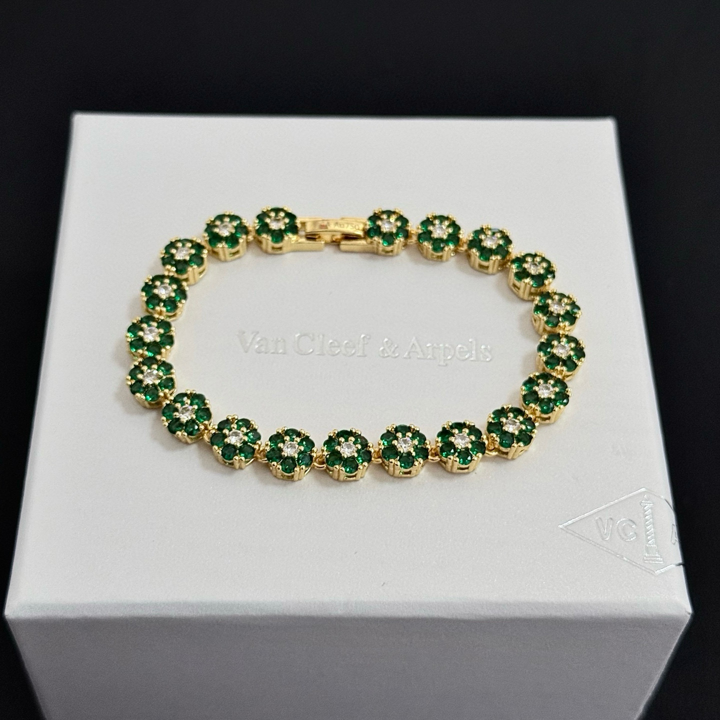 Bracciale Van Cleef Arpels Fleurette in oro giallo con diamanti trasparenti verde smeraldo 18 cm