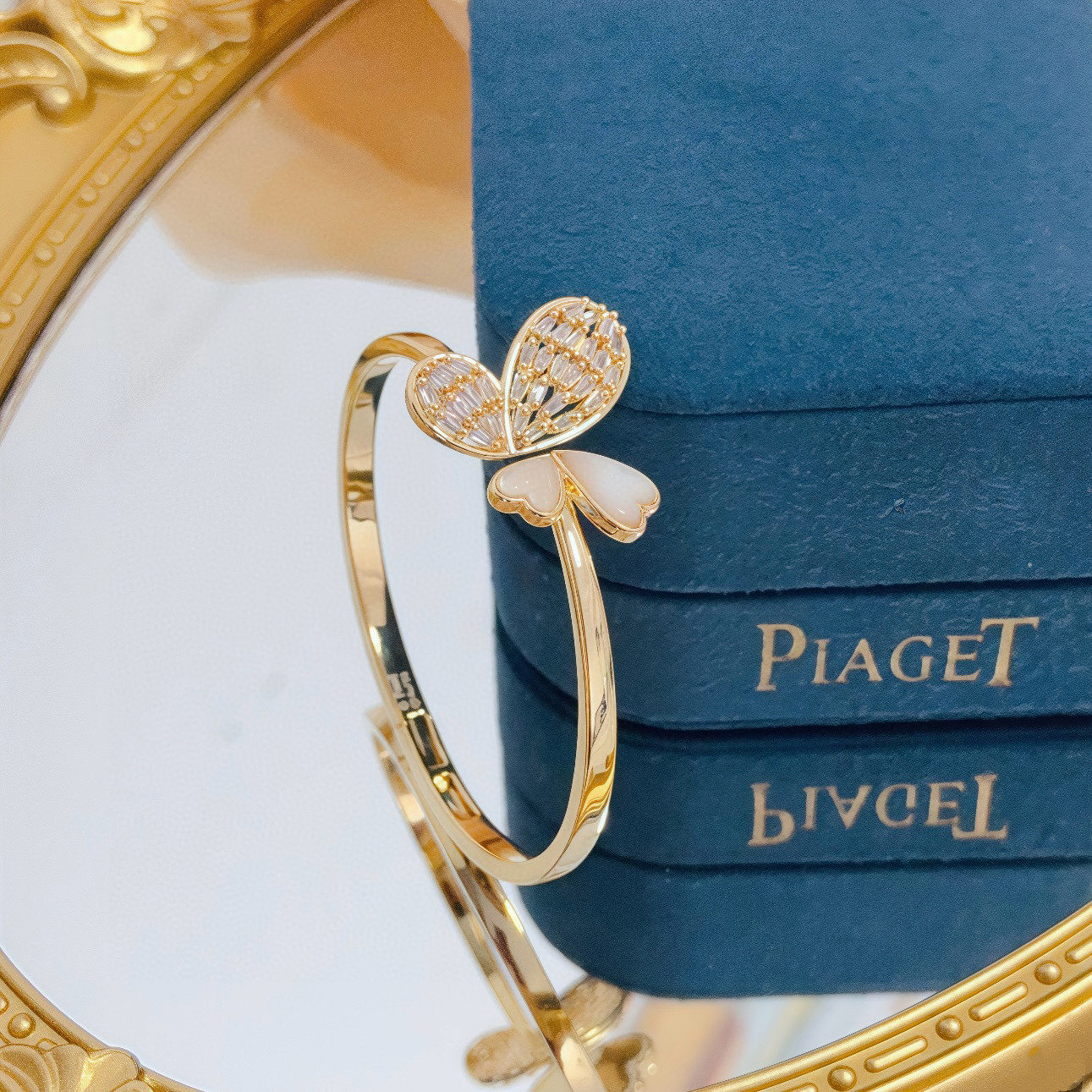 Piaget Butterfly Heart bracelet Yellow gold with white mother-of-pearl and clear baguette-cut diamonds 17cm