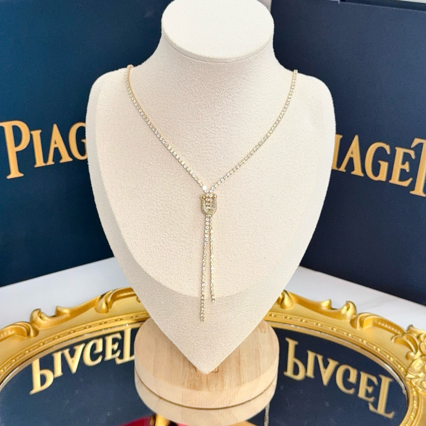 Piaget Possession Y-shaped Lariat Necklace necklace 18k yellow gold with clear diamond pave 42cm