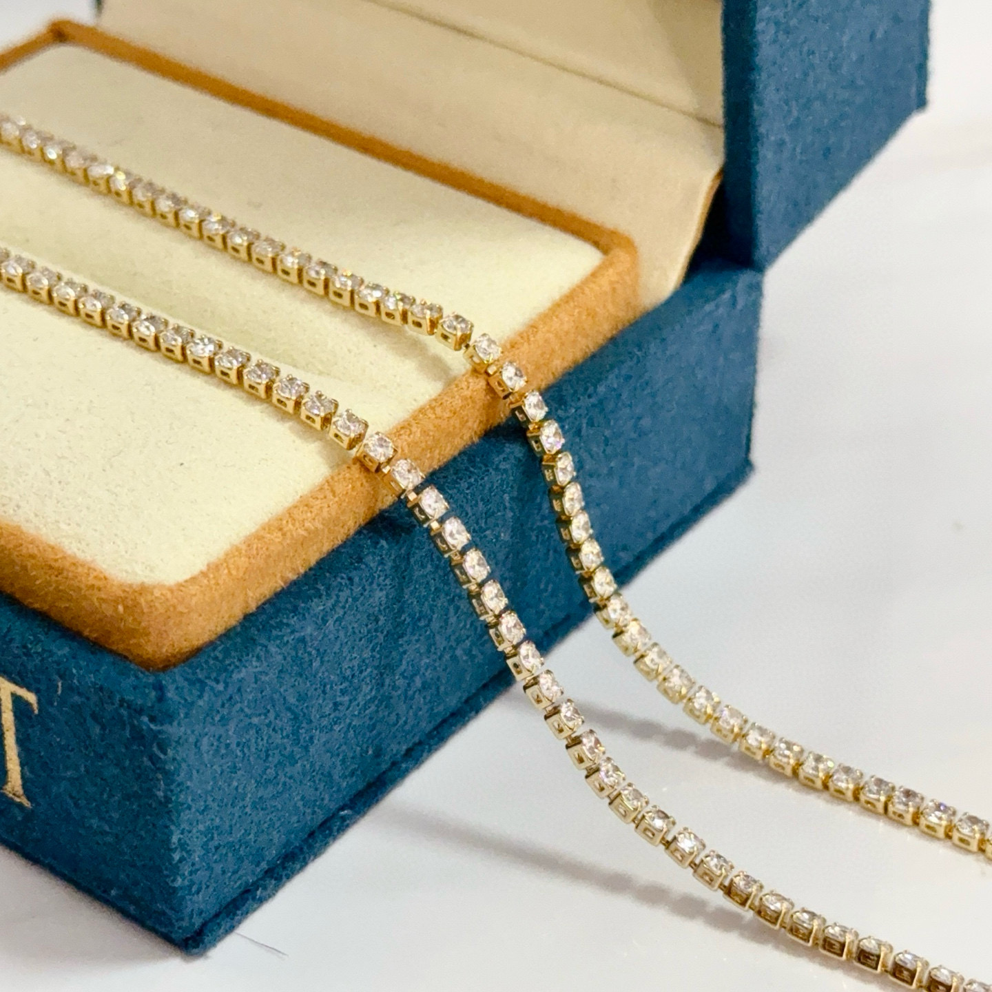 Piaget Possession Y-shaped Lariat Necklace necklace 18k yellow gold with clear diamond pave 42cm