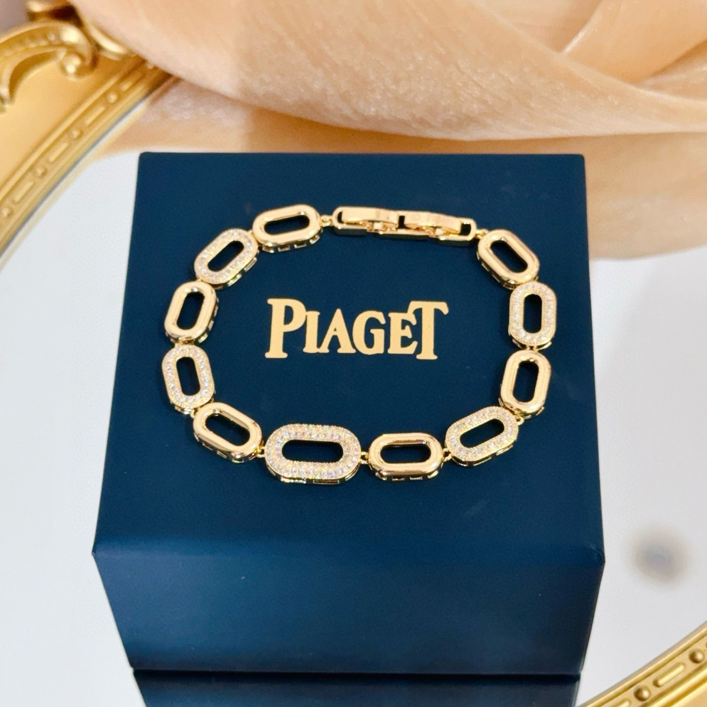 Piaget Possession Chain Link Bracelet bracelet 18k yellow gold with clear diamond pave accents 17cm