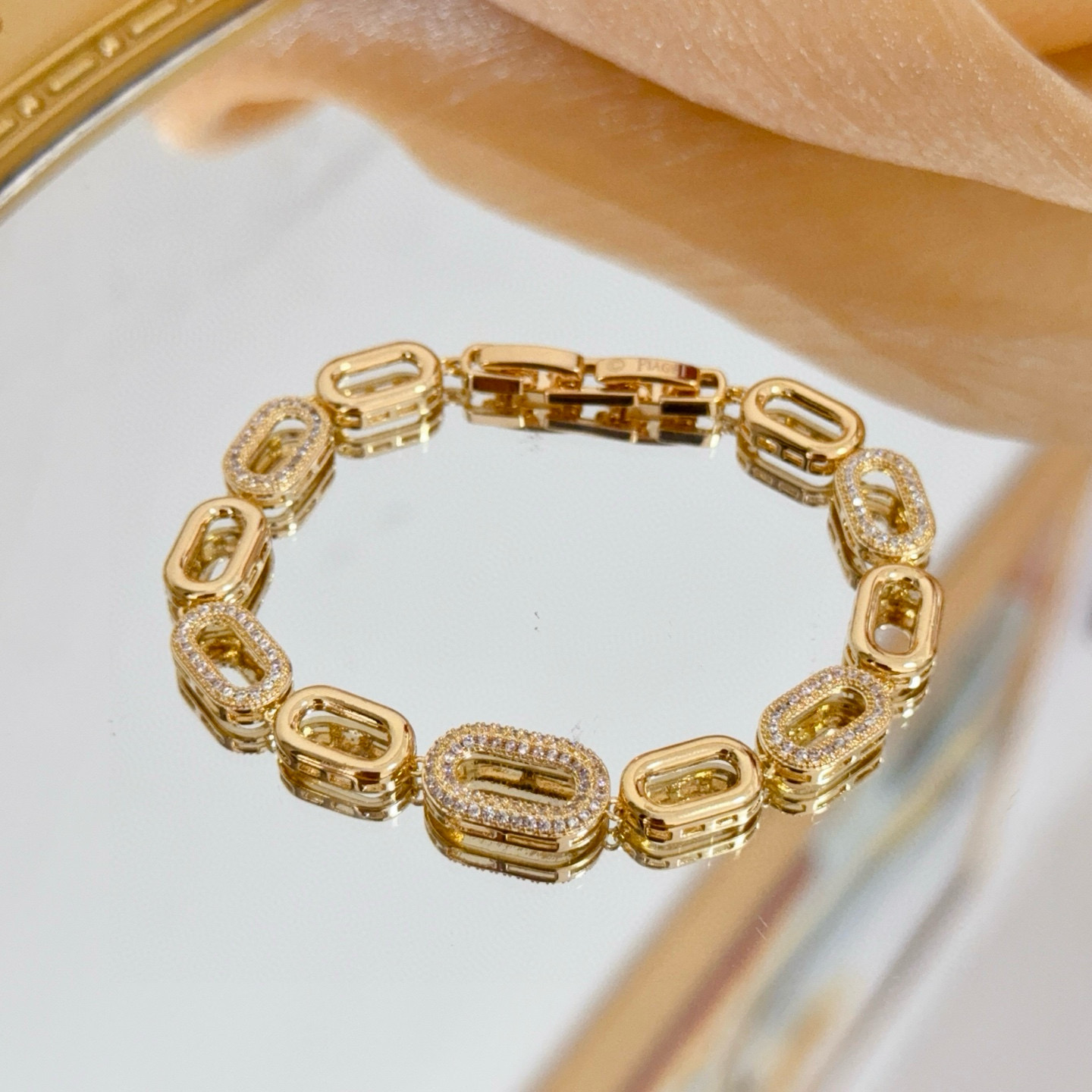Piaget Possession Chain Link Bracelet bracelet 18k yellow gold with clear diamond pave accents 17cm