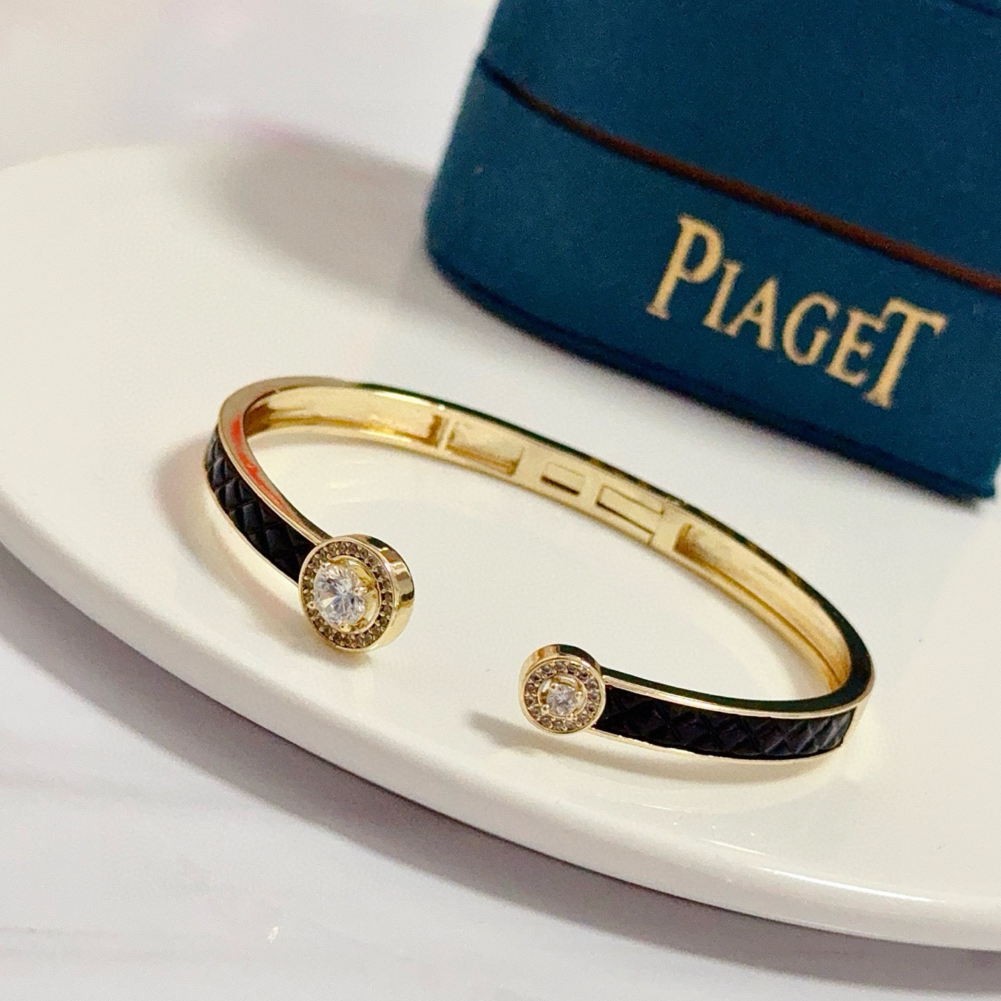 Piaget Possession bracelet yellow gold with black enamel and clear diamond accents 16cm inner circumference