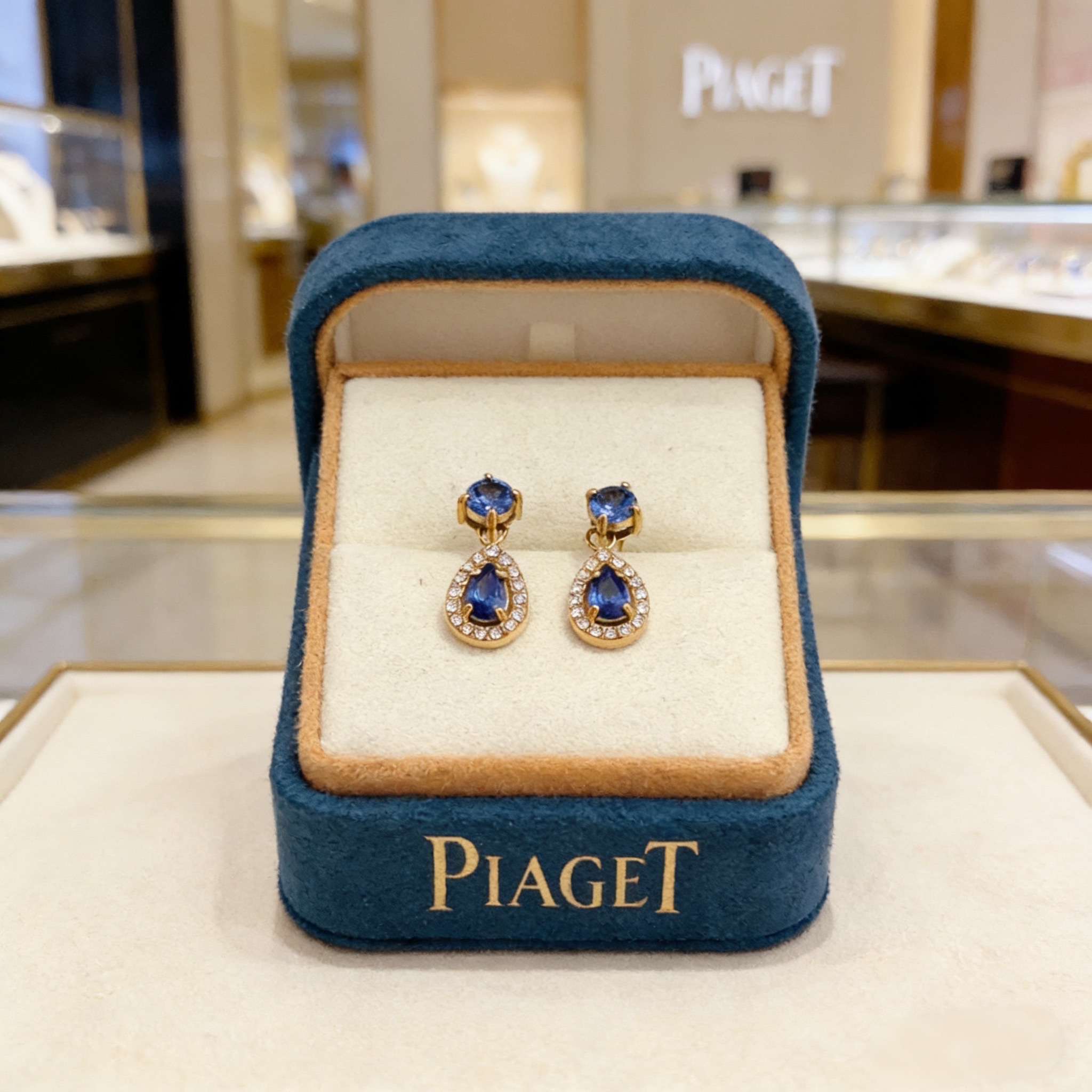 Piaget Rose Passion earrings 18k yellow gold blue sapphire white diamond 1 5cm drop length