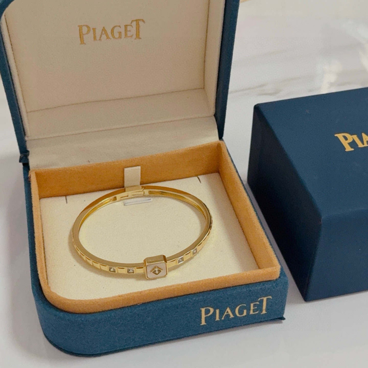 Piaget Possession bracelet yellow gold metal white mother-of-pearl inlay clear diamond accents 17cm inner circumference