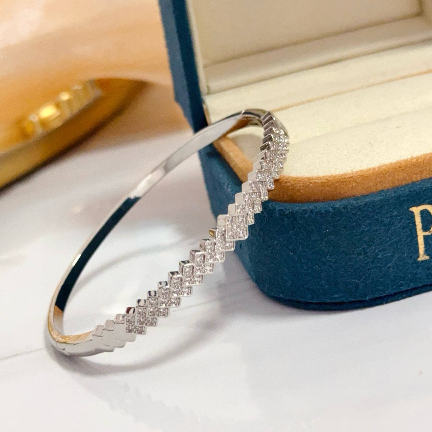 Piaget Possession bracelet 18k white gold with clear pave diamonds 17cm inner circumference