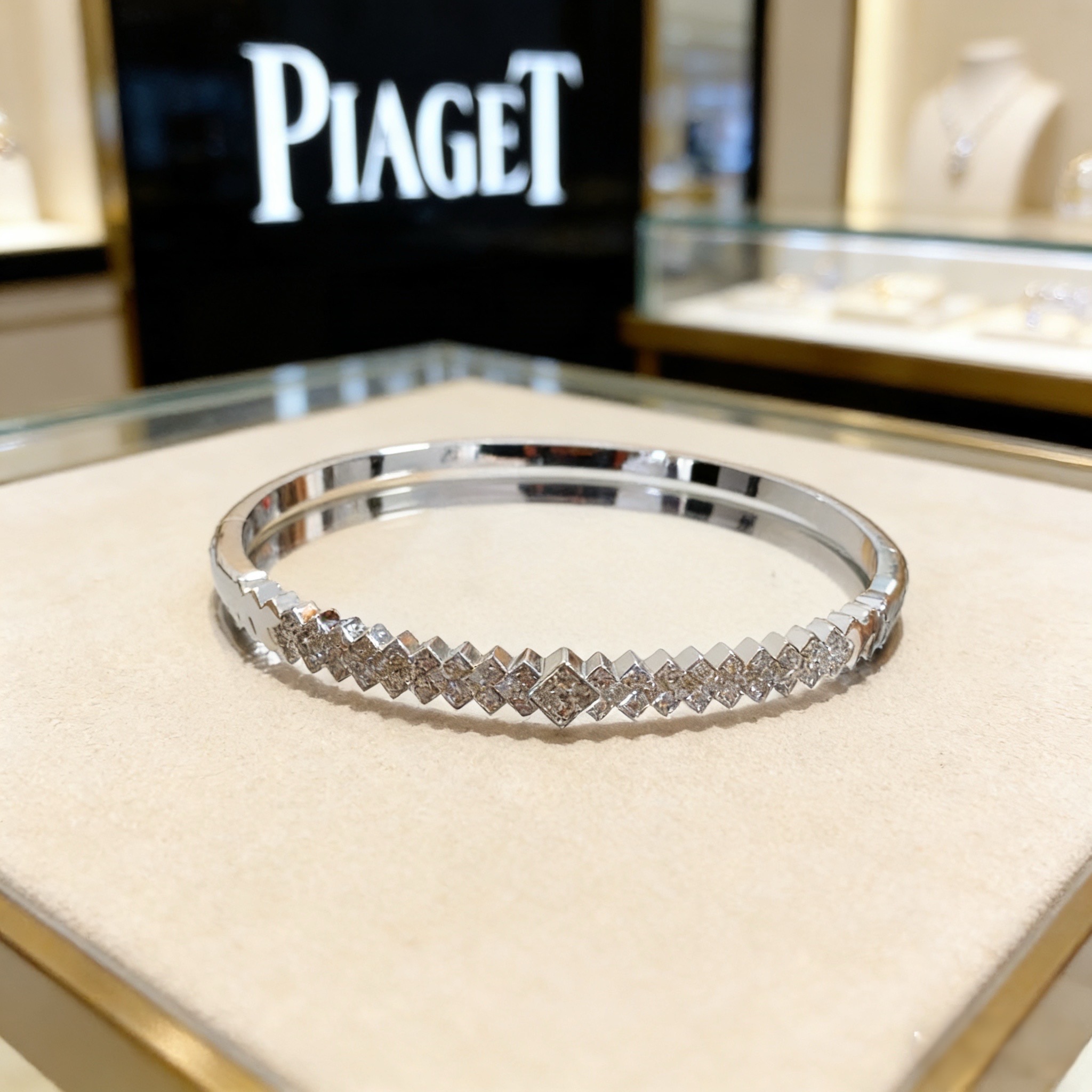 Piaget Possession bracelet 18k white gold with clear pave diamonds 17cm inner circumference