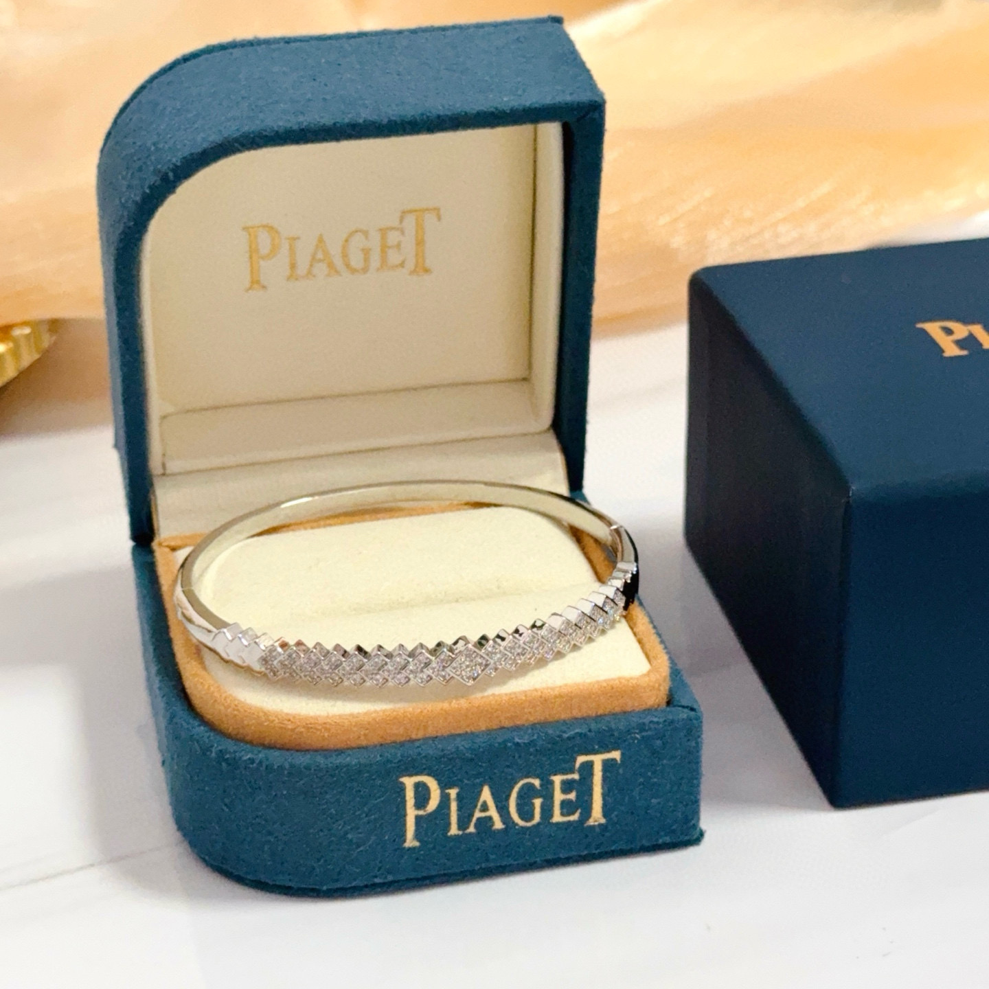 Piaget Possession bracelet 18k white gold with clear pave diamonds 17cm inner circumference