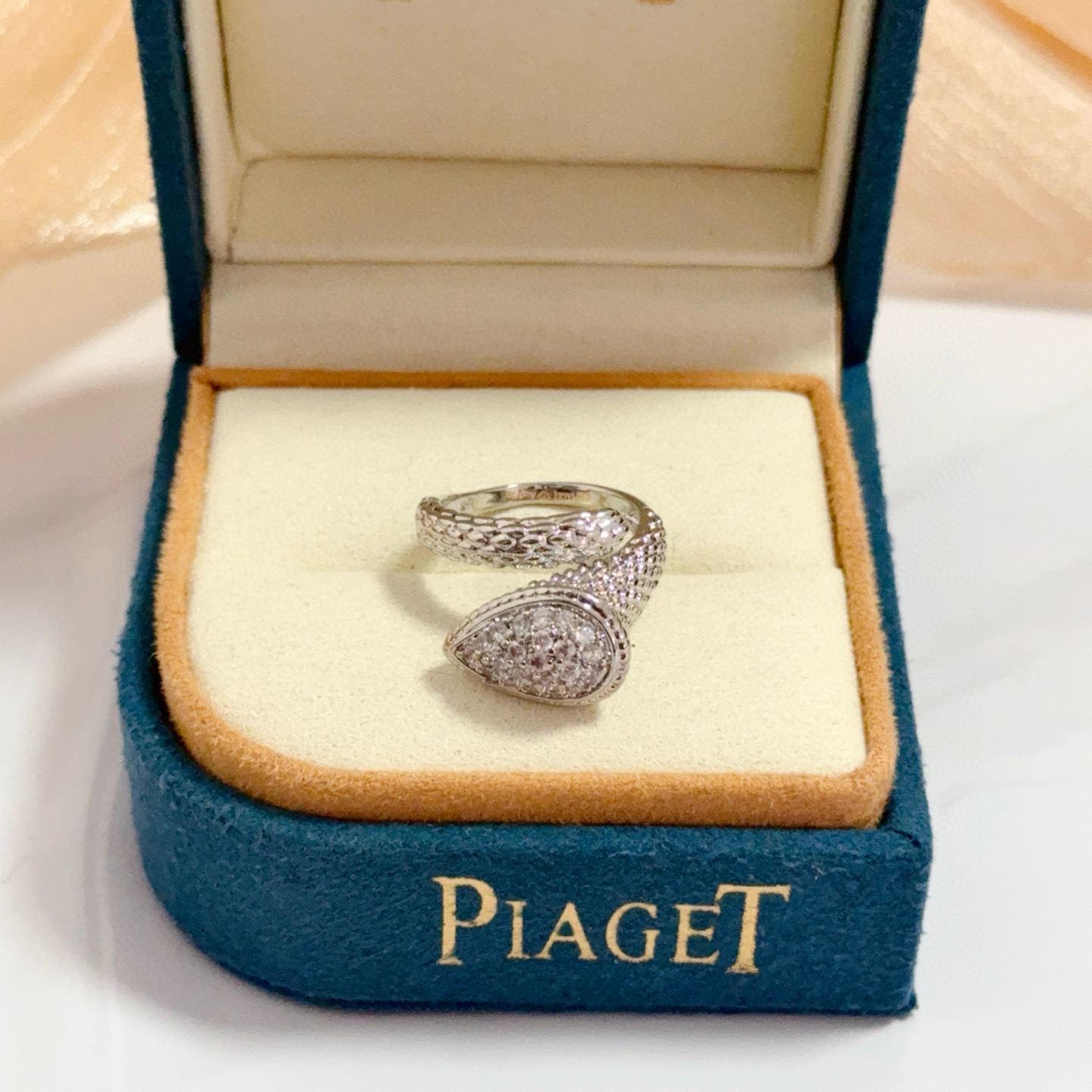 Piaget Limelight Serpent ring 18k white gold pave set white diamonds US 7