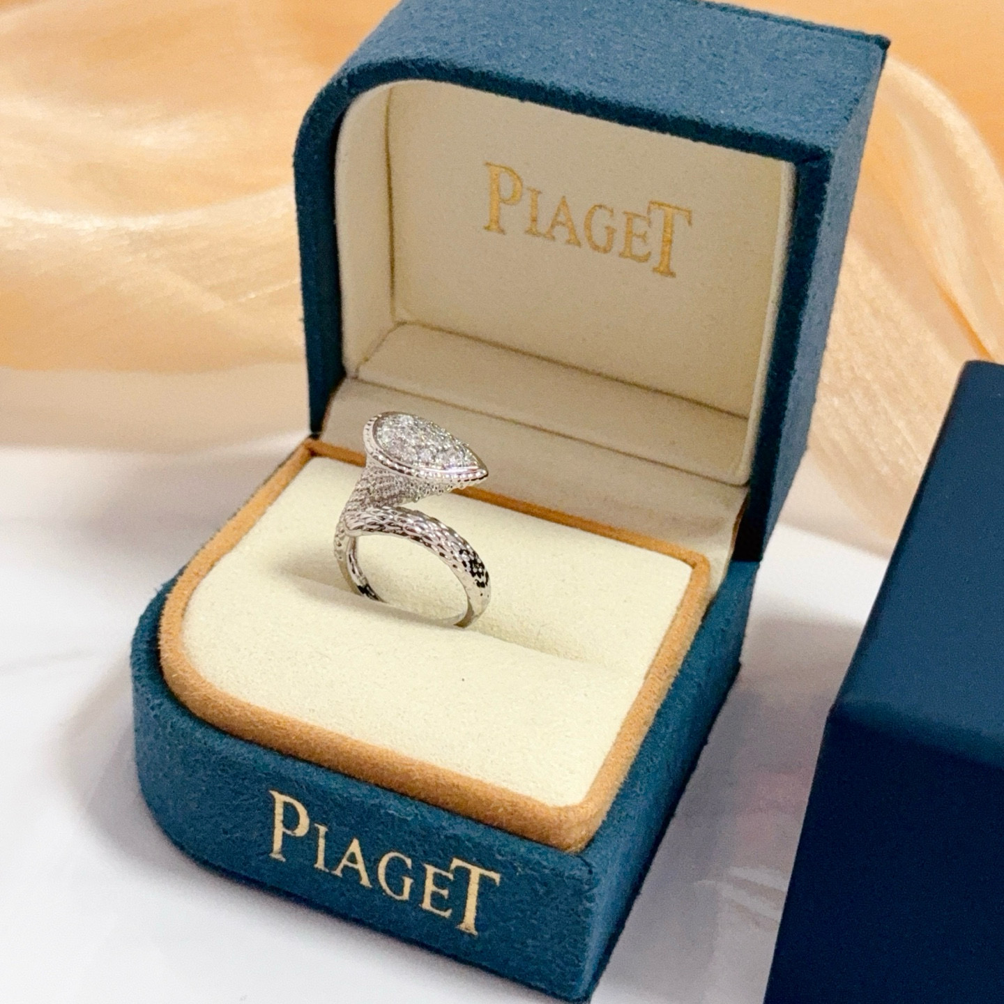 Piaget Limelight Serpent ring 18k white gold pave set white diamonds US 7