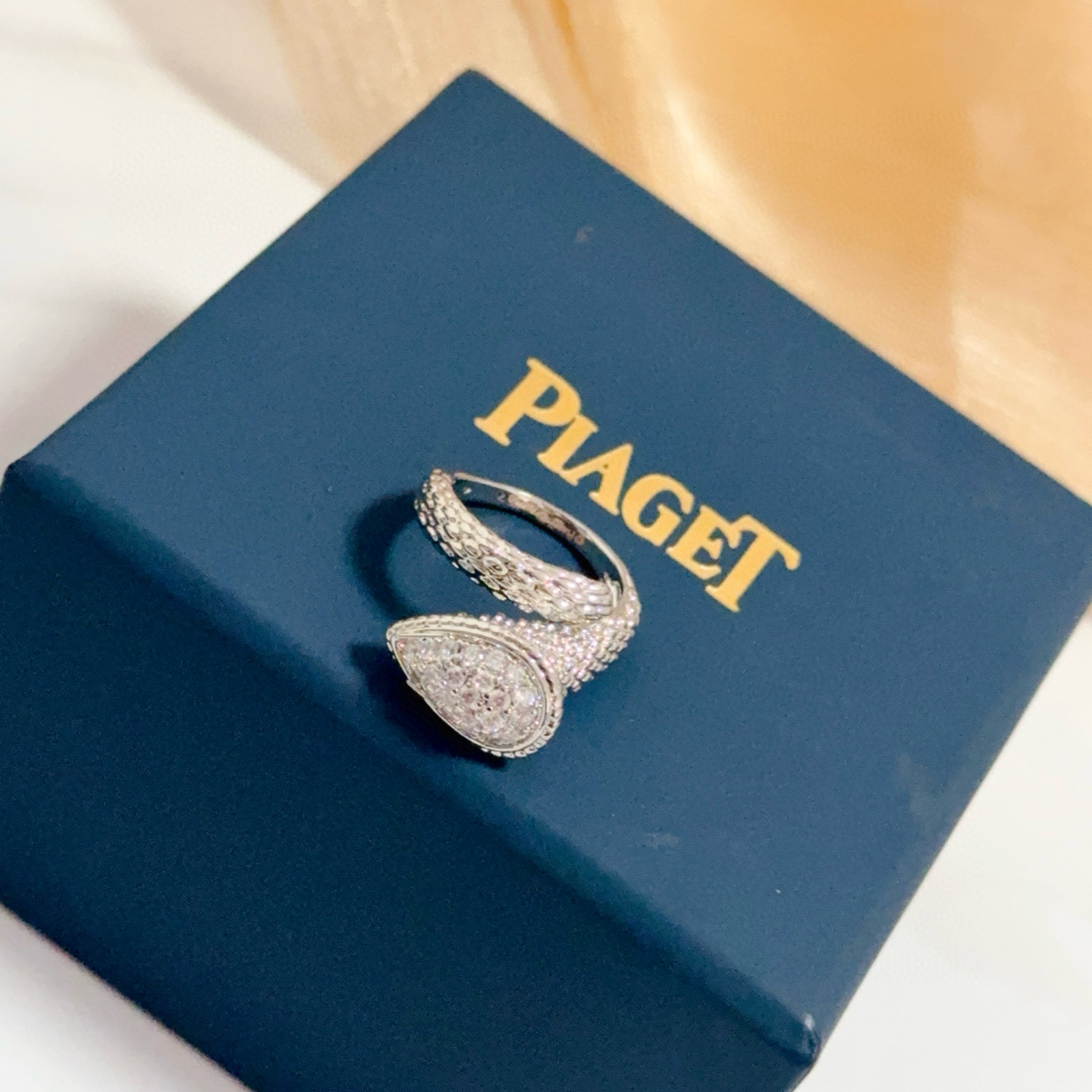 Piaget Limelight Serpent ring 18k white gold pave set white diamonds US 7