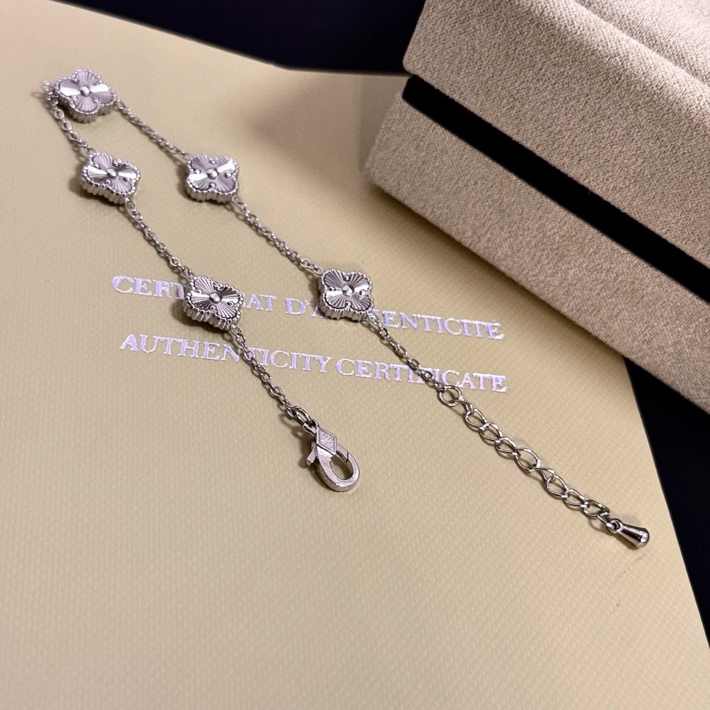 Van Cleef Arpels Alhambra bracelet silver white gold with clear diamond accents 19cm