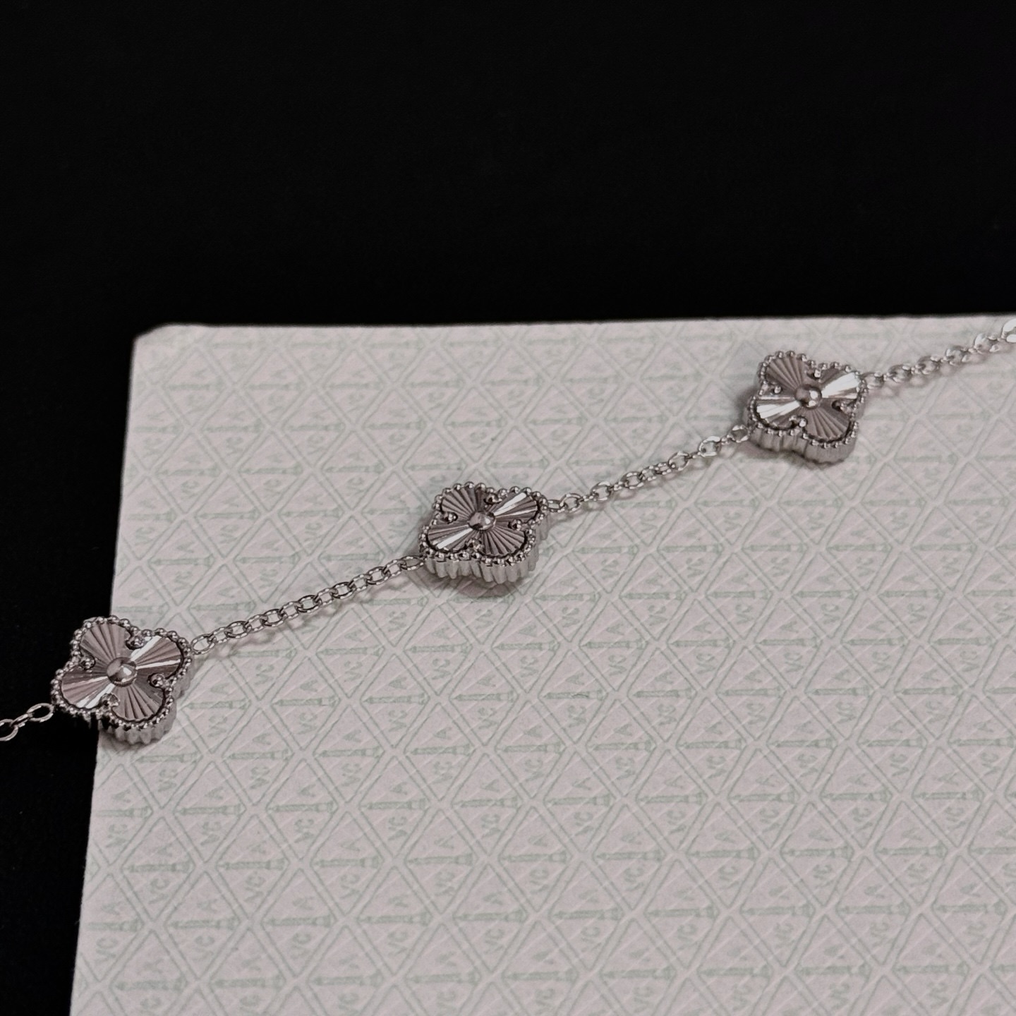 Van Cleef Arpels Alhambra bracelet silver white gold with clear diamond accents 19cm