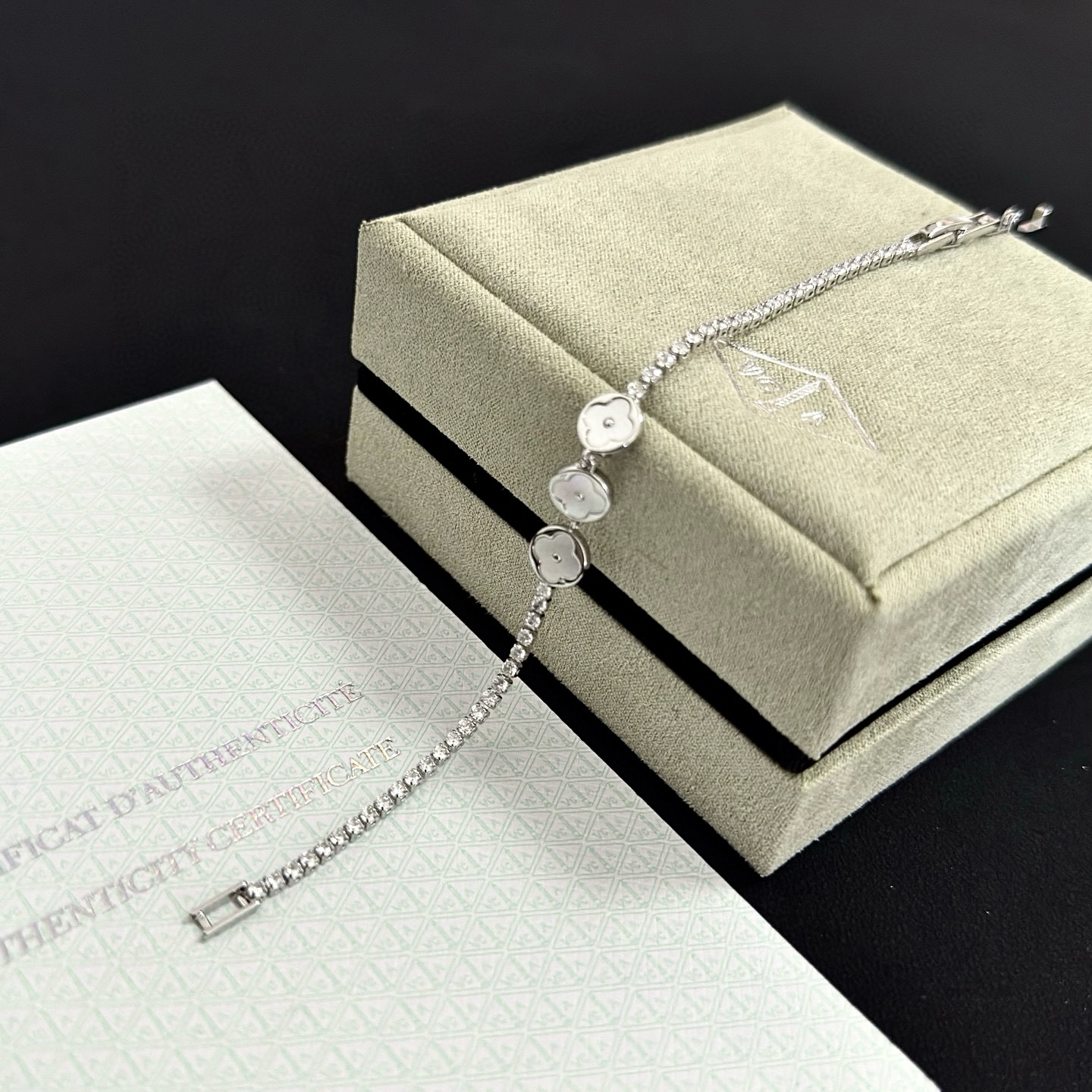 Van Cleef Arpels Alhambra bracelet silver-toned white gold white mother-of-pearl clear diamonds 17cm