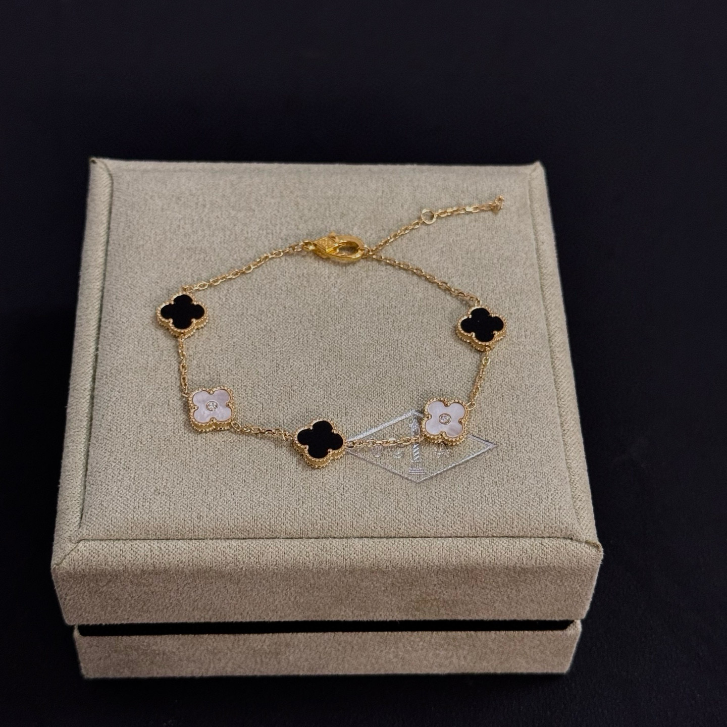 Bracciale Van Cleef Arpels Alhambra Oro giallo con onice nero e madreperla bianca 19 cm