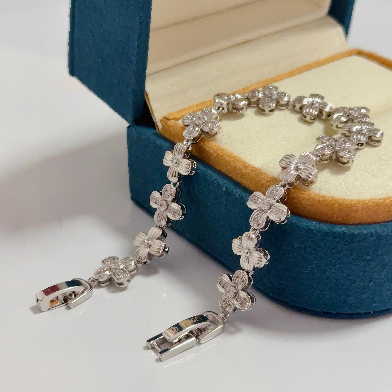 Piaget Rose Flower Diamond Bracelet bracelet 18k white gold diamond 17cm